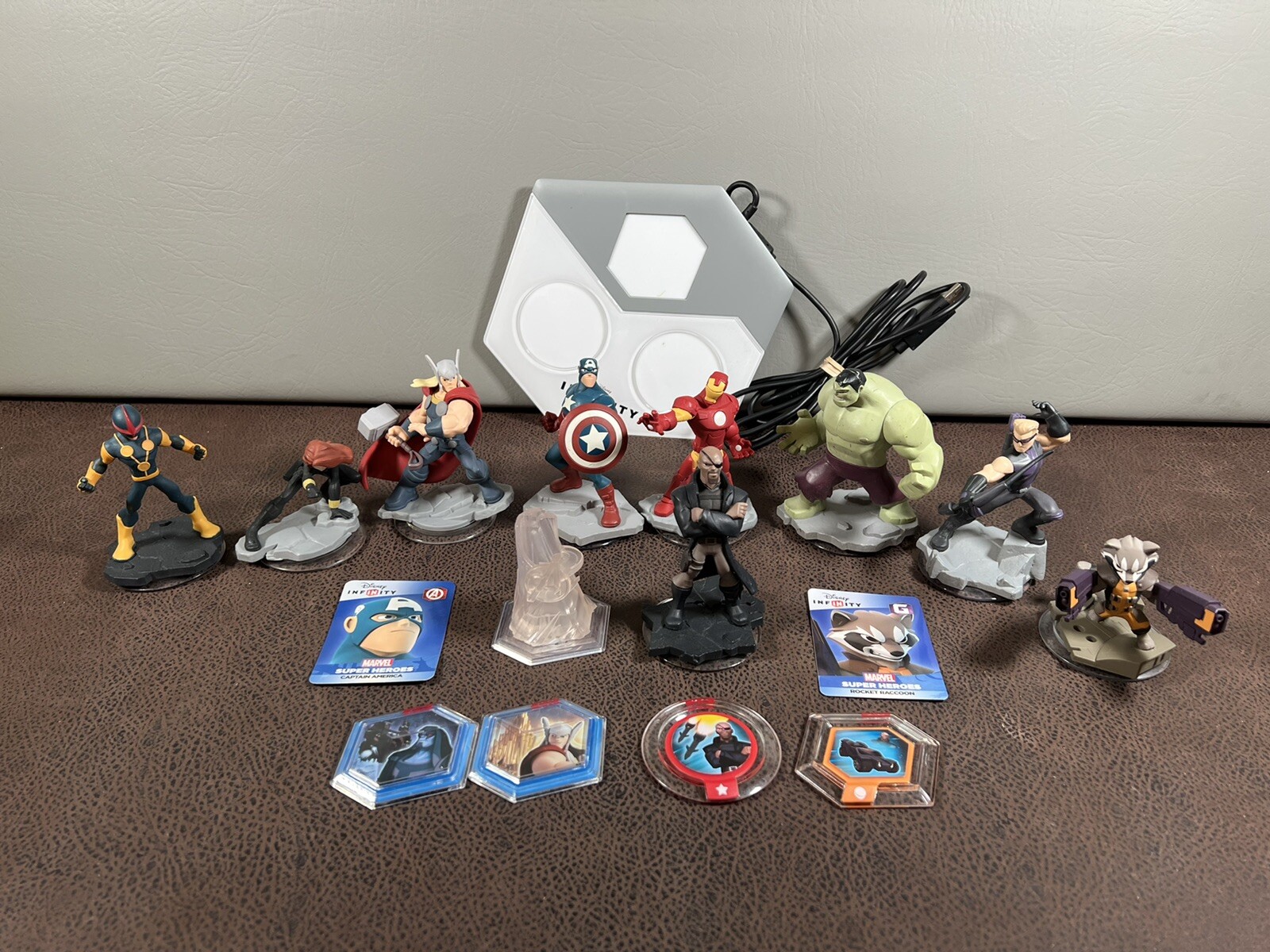 Disney Infinity 2.0 Marvel Avengers Lot Thor Hulk Iron Man Captain America Etc..