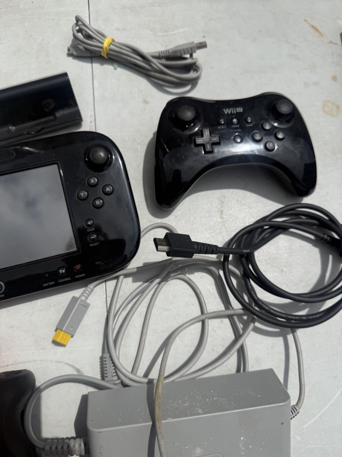 Nintendo Wii Video Game Console RVL-001 Black Wii U WUP-010 Bundle Nice Works