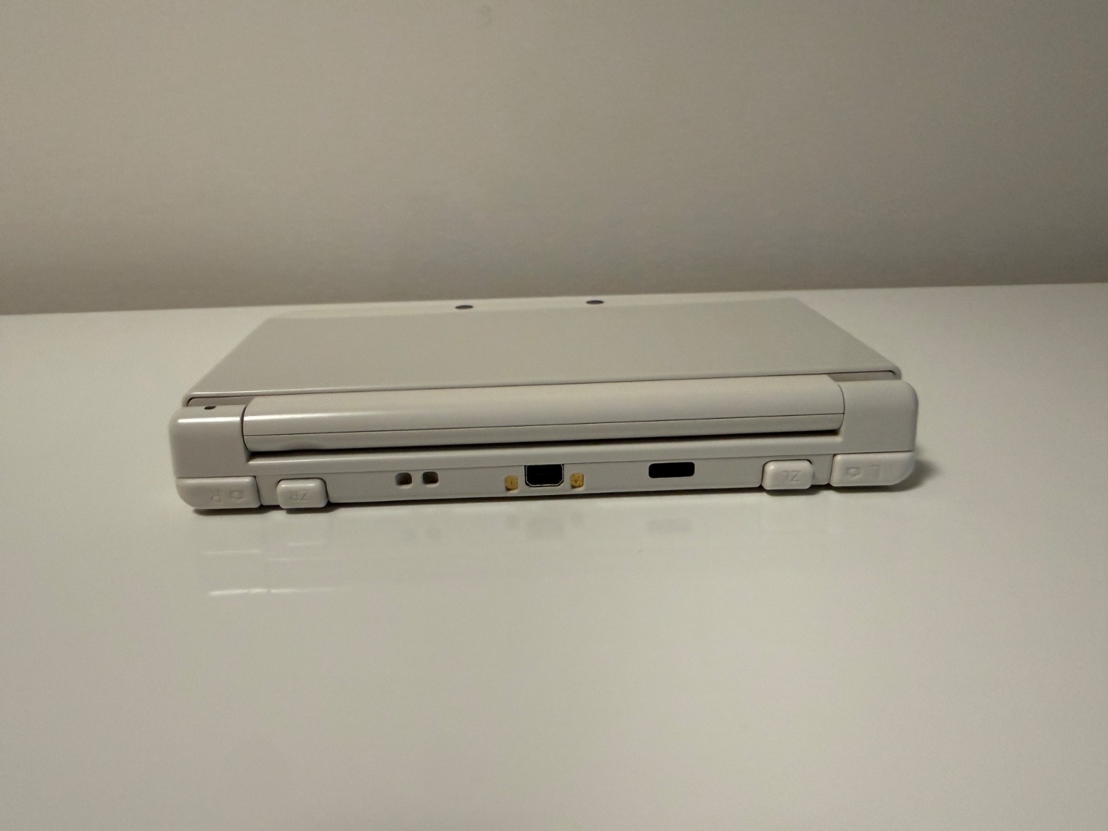 Used “New Nintendo 3DS” Super Mario Edition – White