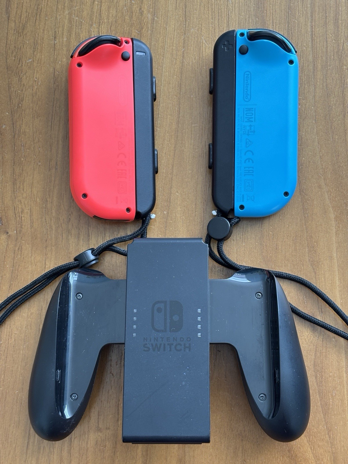 [USED] Nintendo Switch Comfort Grip for Joy Con and Red/Blue Controllers SET