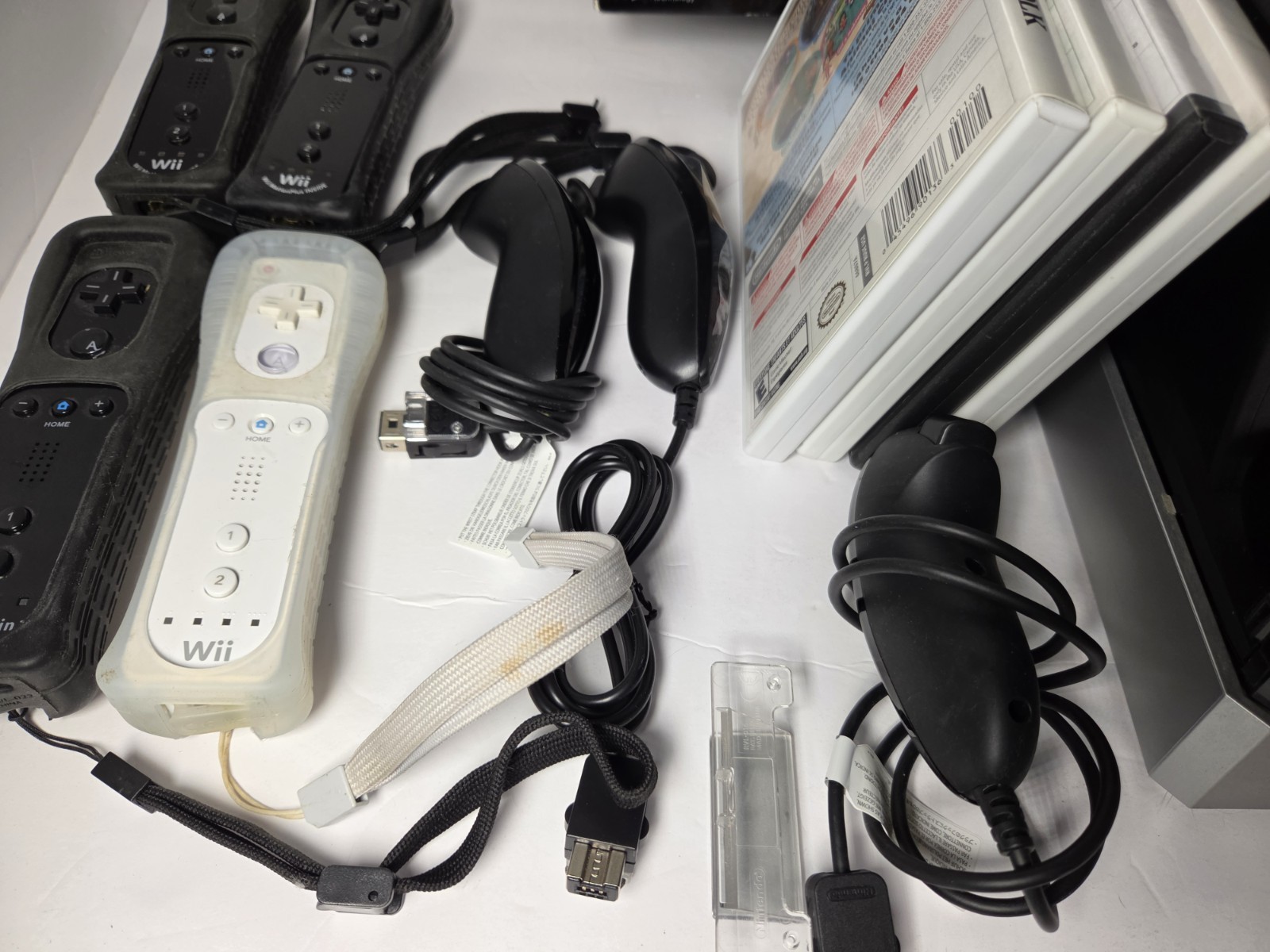 Nintendo Wii, Wii Sports, Resort And 4 Games, Black Console System Bundle