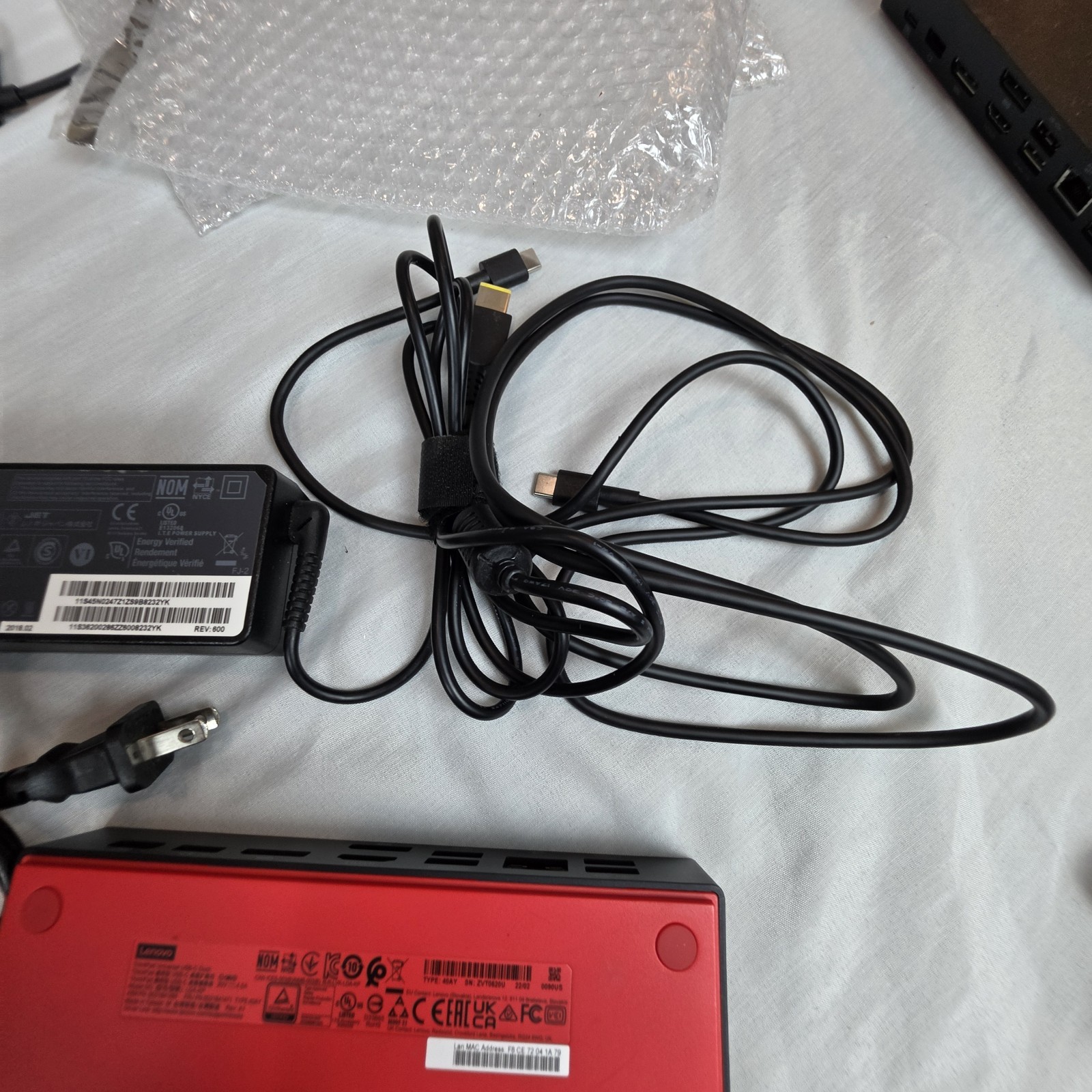 Lenovo ThinkPad Universal USB-C Dock 40AY LDA-KP SD21B41468 w/ 90W Charger