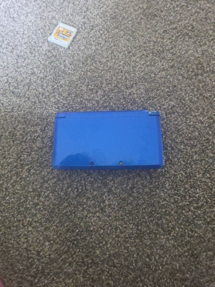 X2 Nintendo 3ds 1 blue 1 red plus 13 games