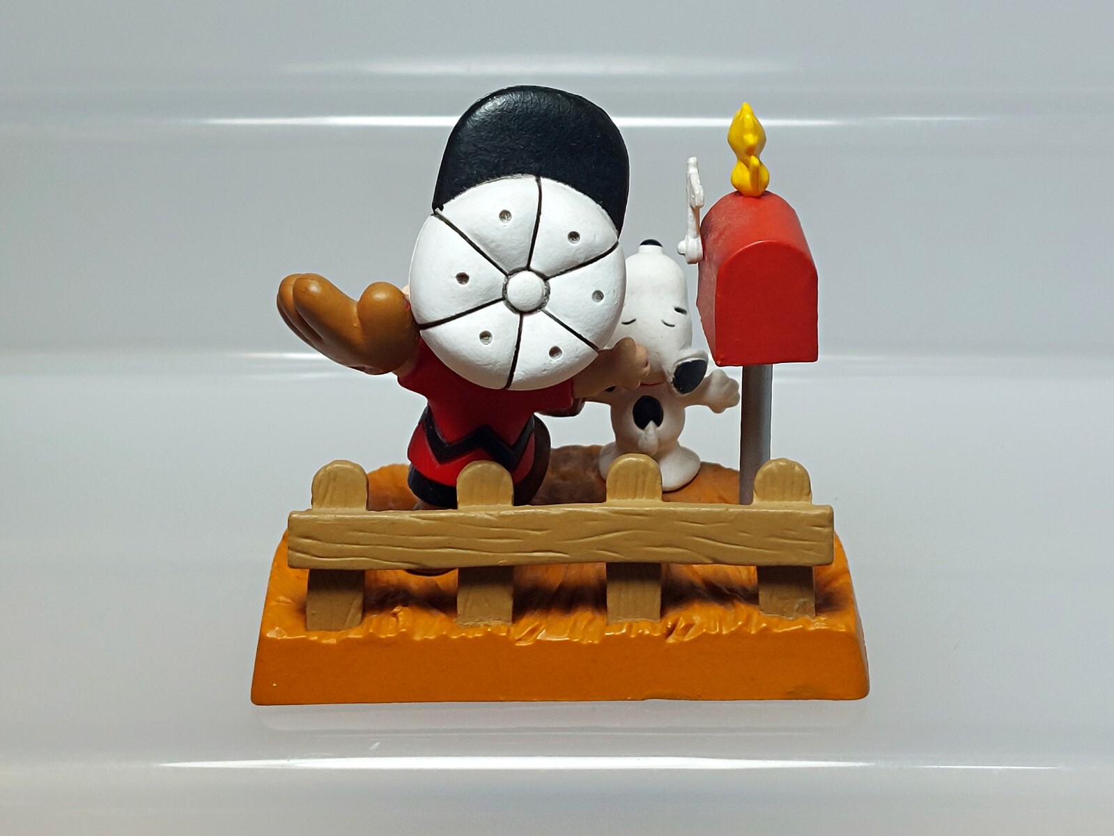 PEANUTS World of Snoopy CATCH (Special Color Ver) Figure Takara 1.8in