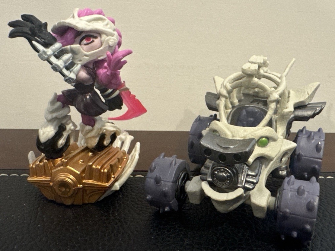 Skylanders Superchargers Bone Bash Roller Brawl Figure & Tomb Buggy Vehicle Set