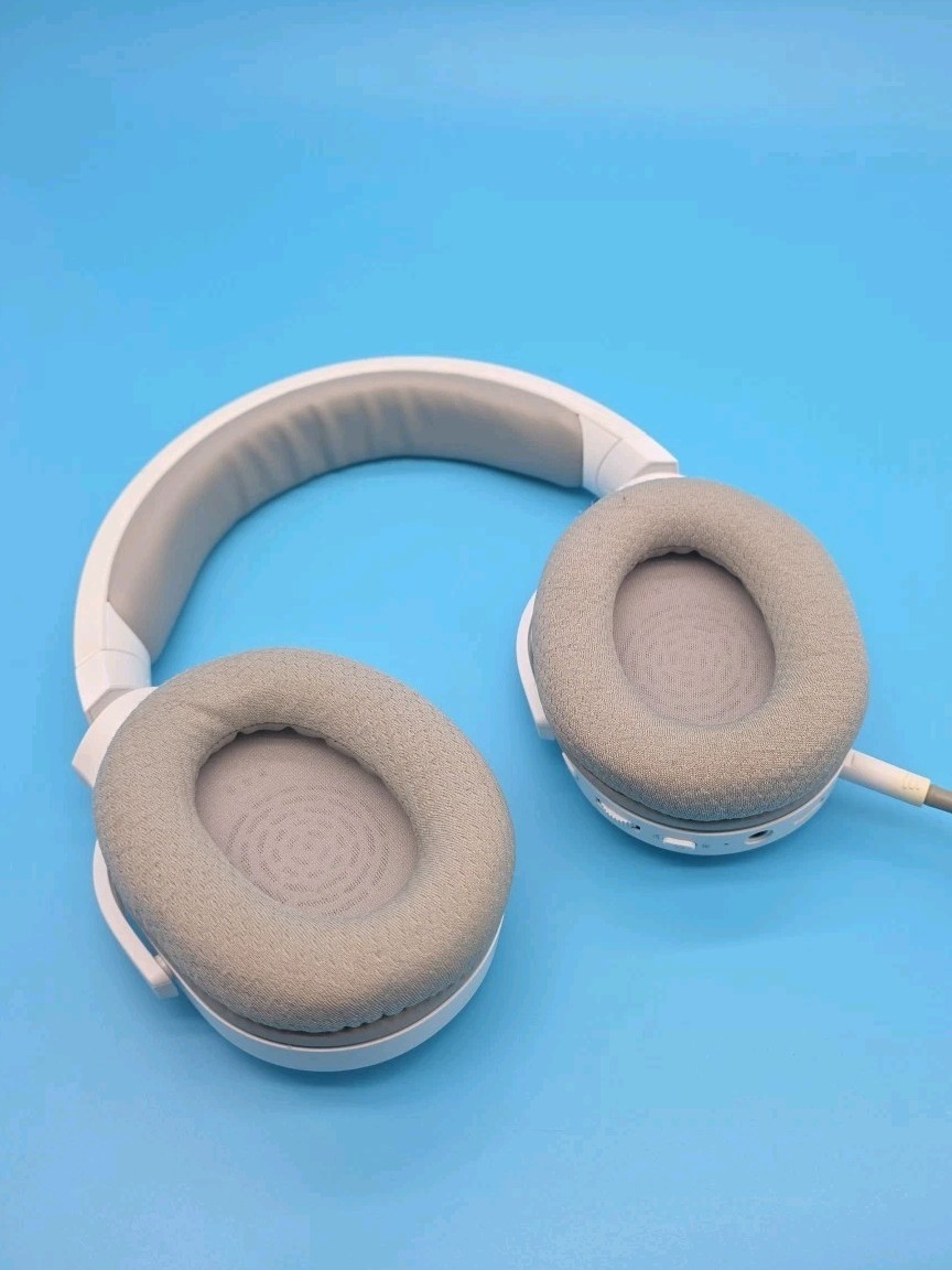 Razer Barracuda X Wireless Gaming Headset – Mercury White ⚠️ No USB Dongle