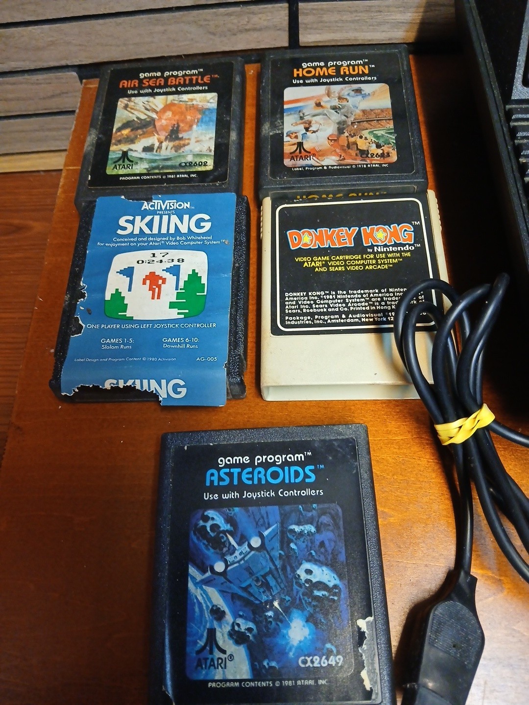 VINTAGE ATARI CX-2600A CONTROLLERS, 5 Games, & PWR ADAPTER *UNTESTED* (DE)