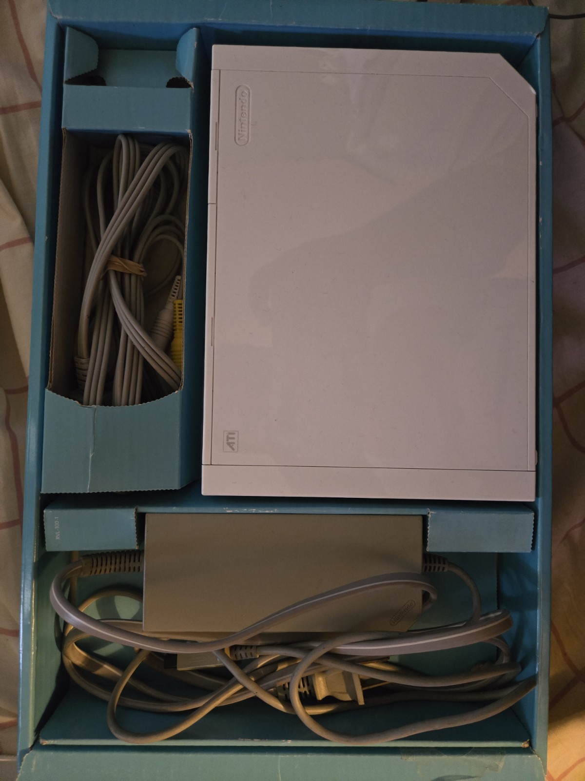 Nintendo Wii Bundle Set Full Console with Games and Extras