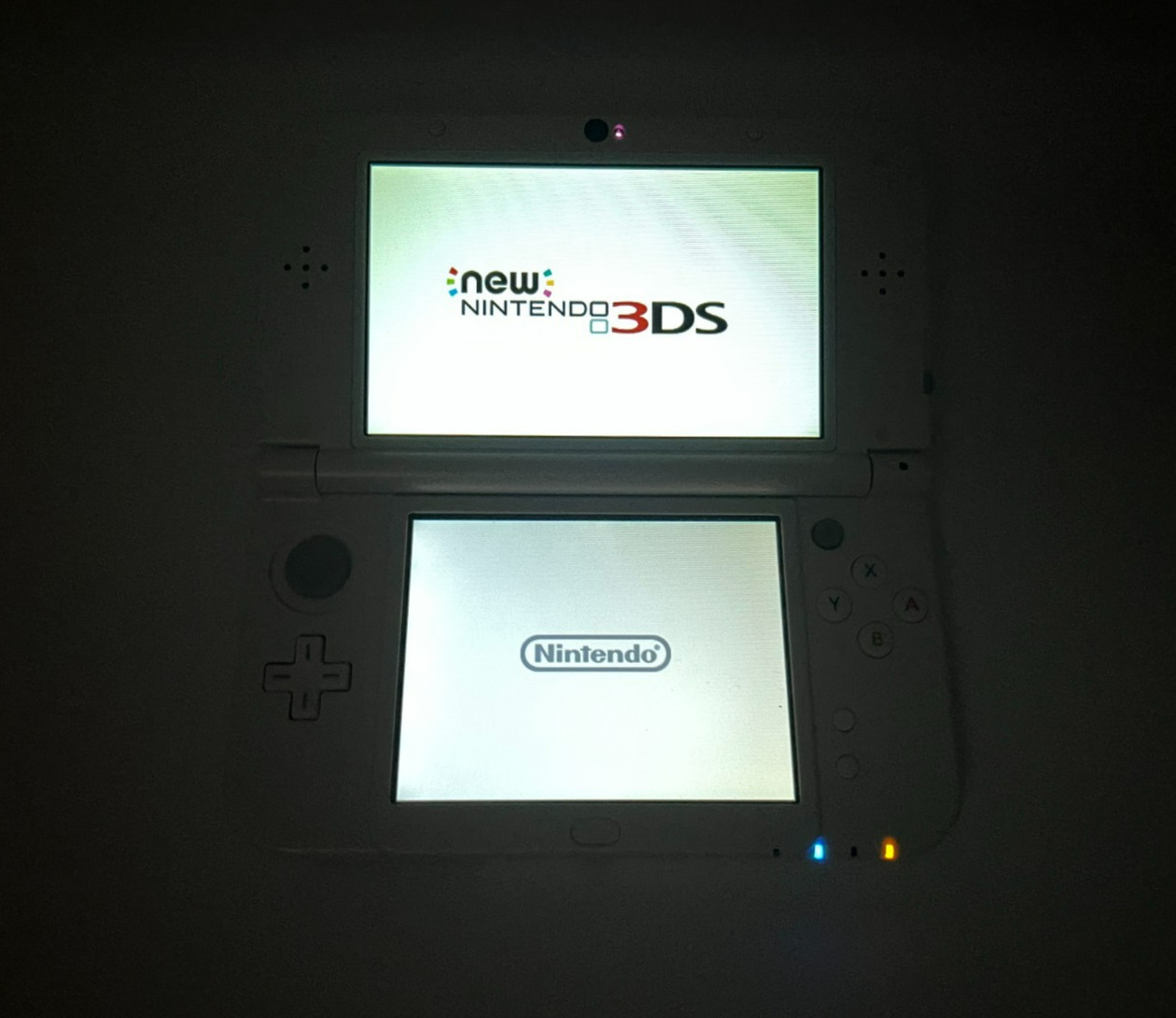 Nintendo 3DSLL Pearl White + Stylus & Charger (Japanese)