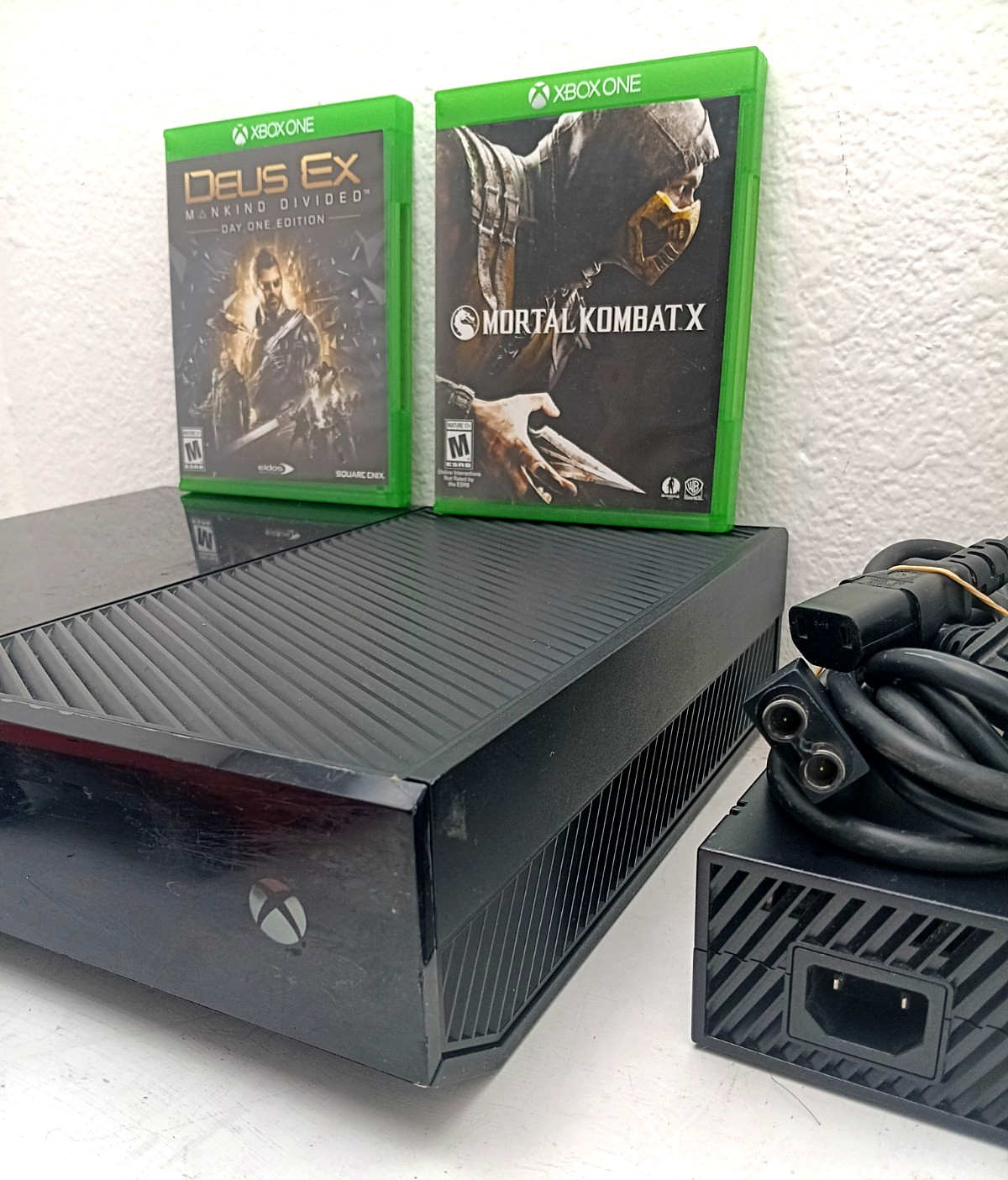 Microsoft Xbox One 500GB Console Bundle w/ controller & games – Tested