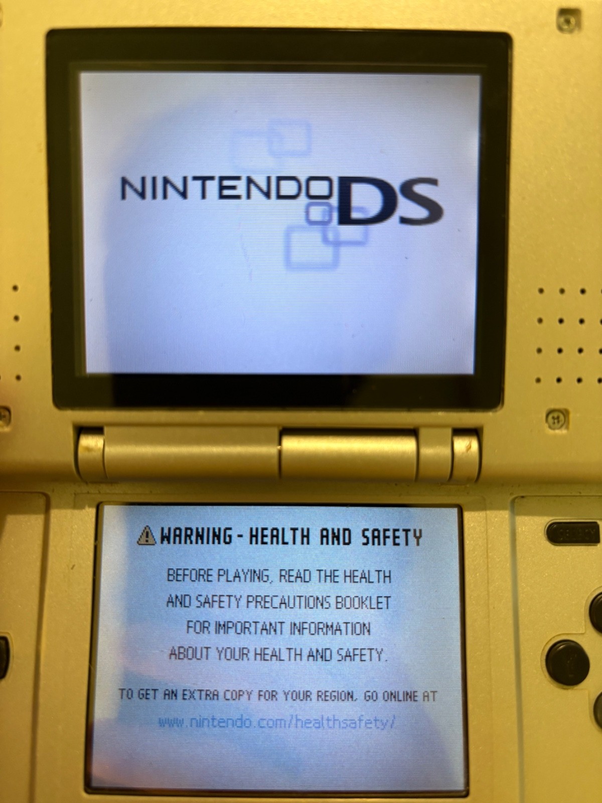 Nintendo DS Silver Handheld System – Good Condition! – TESTED AND WORKING (10D)