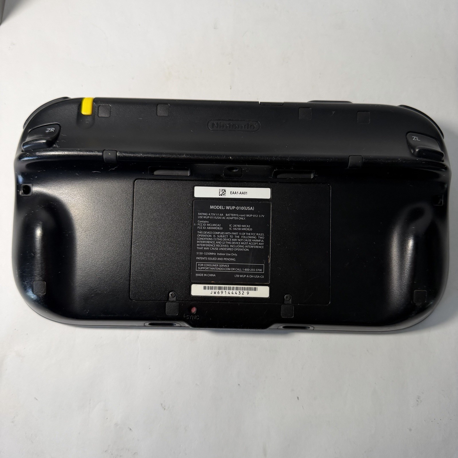 Nintendo Wii U 32GB Black Deluxe Console & Gamepad W/ Mario Kart 8 And Zombie U