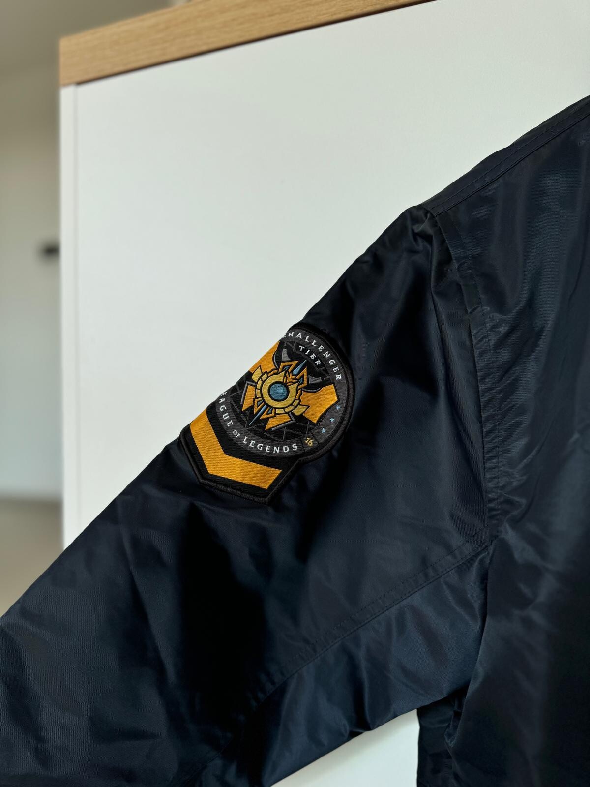 League Of Legends 2016 World Championship Challenger Jacket LoL (Medium)