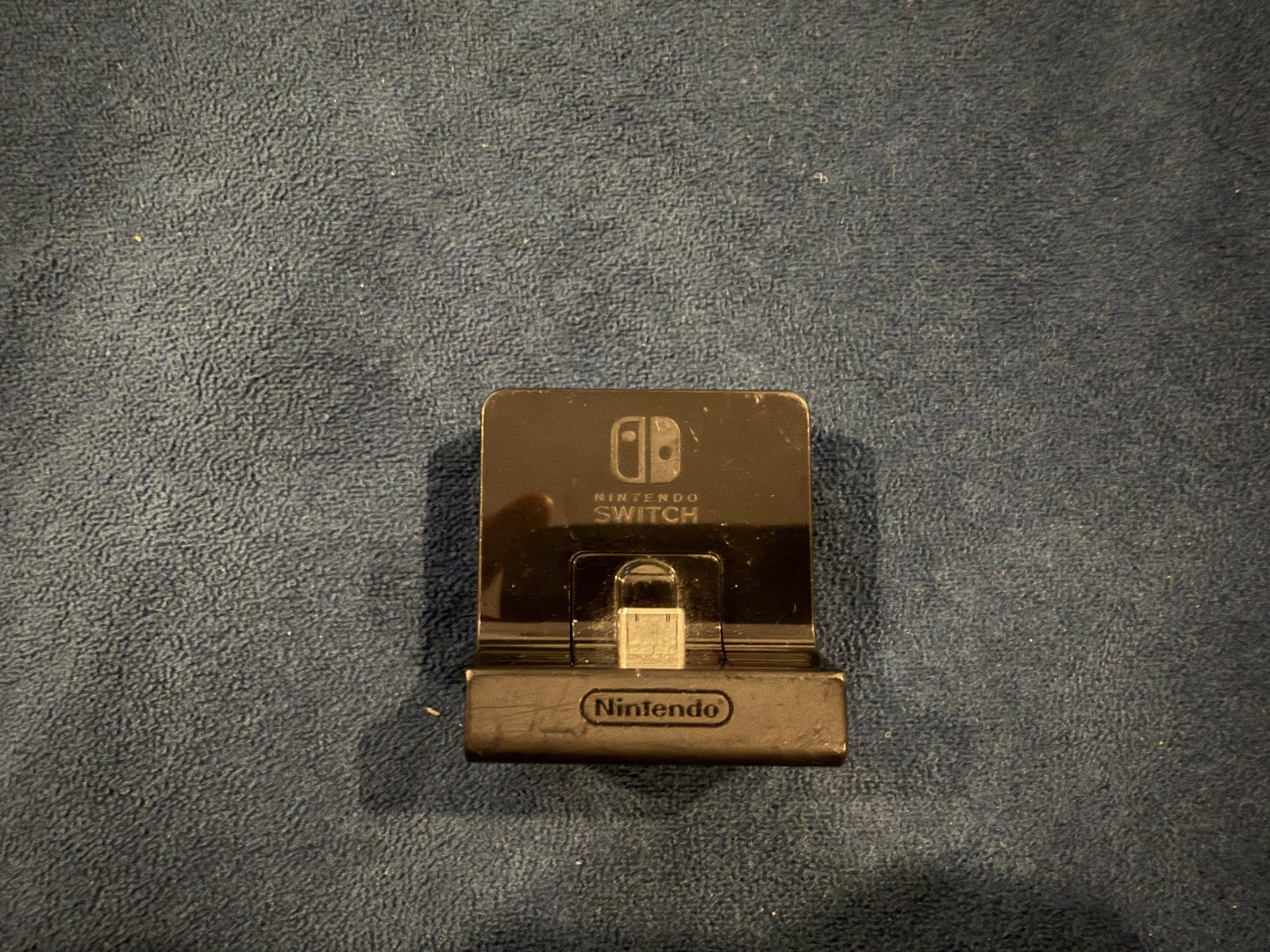 Nintendo Switch Oled Edition (Comes w/ charging stand, carrying case and Game)