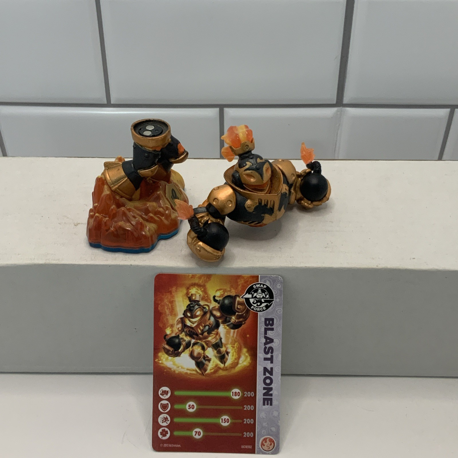 Skylanders Swap Force Blast Zone Fire Element Figure with Trading Card S2138A