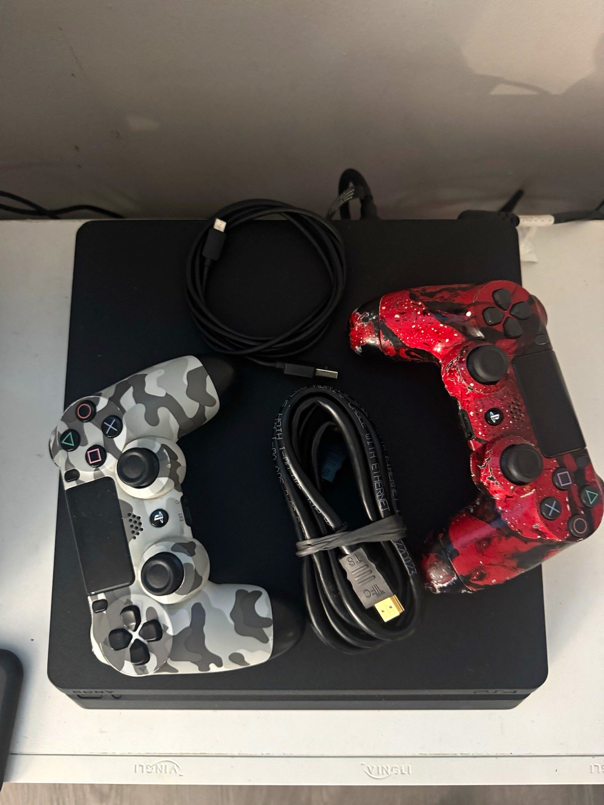 Sony PlayStation 4 PS4 1TB-HDD Console Black w/ 2 Controllers HDMI/HenLoader