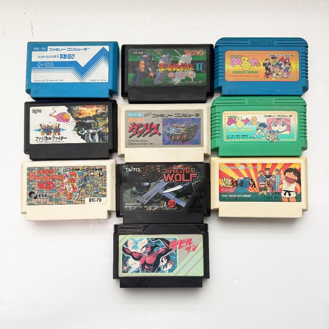 Nintendo Famicom 10-Cart Set Valis Dungeon Kid Fuzzy Fighter Collectible