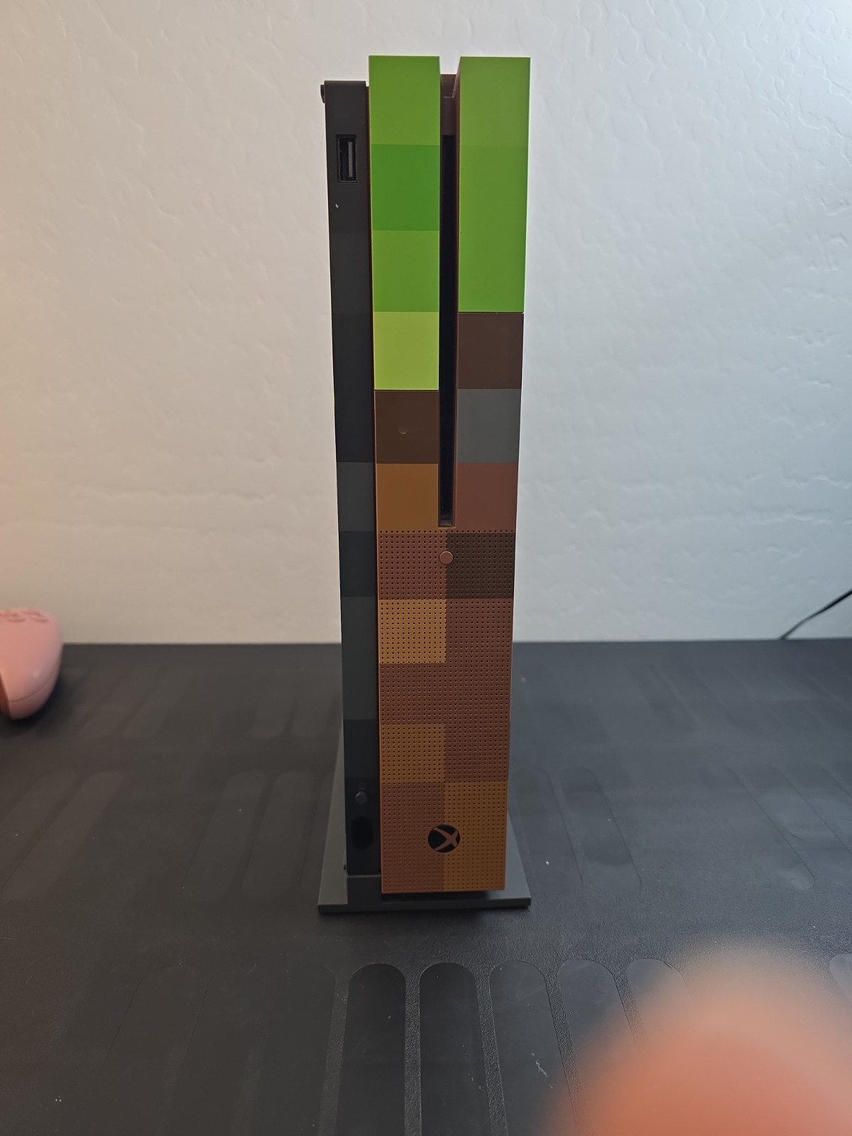 Microsoft Xbox One S Minecraft Edition 1TB + Creeper & Pig Controller – Tested