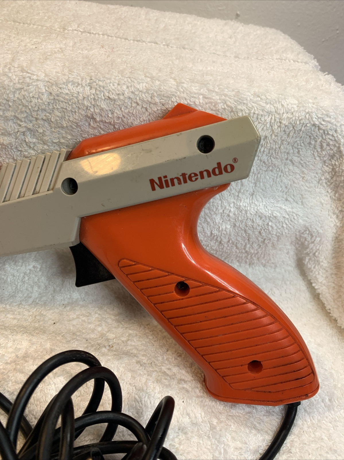 Original 1985 Orange Nintendo NES Zapper Gun NES-005 Authentic Untested