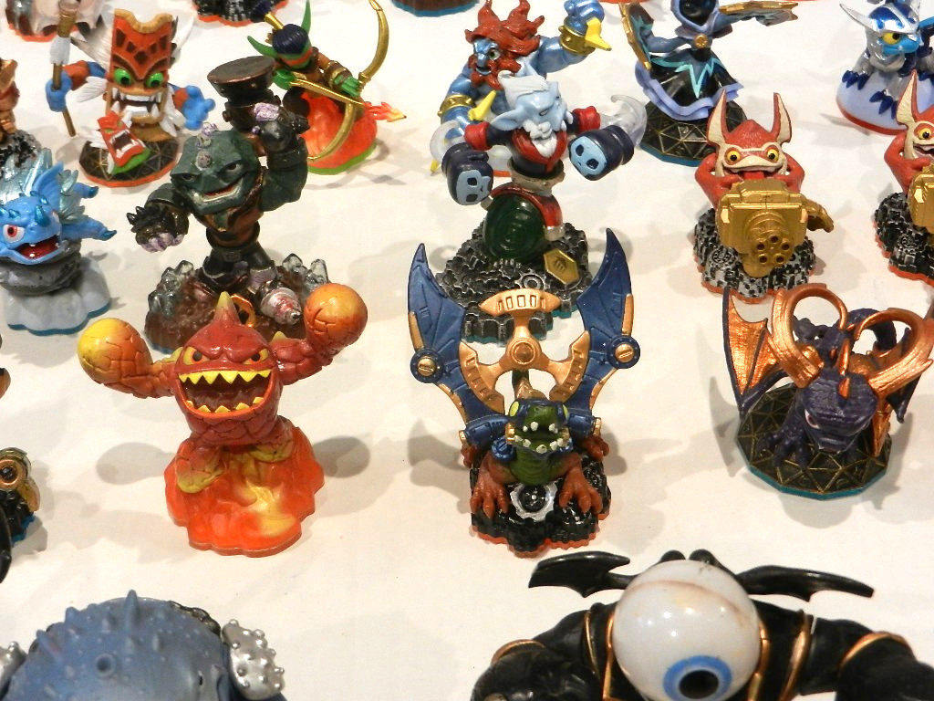 Lot of 50 Skylanders Figures – Mix of Spyro / Giants / Swap Force