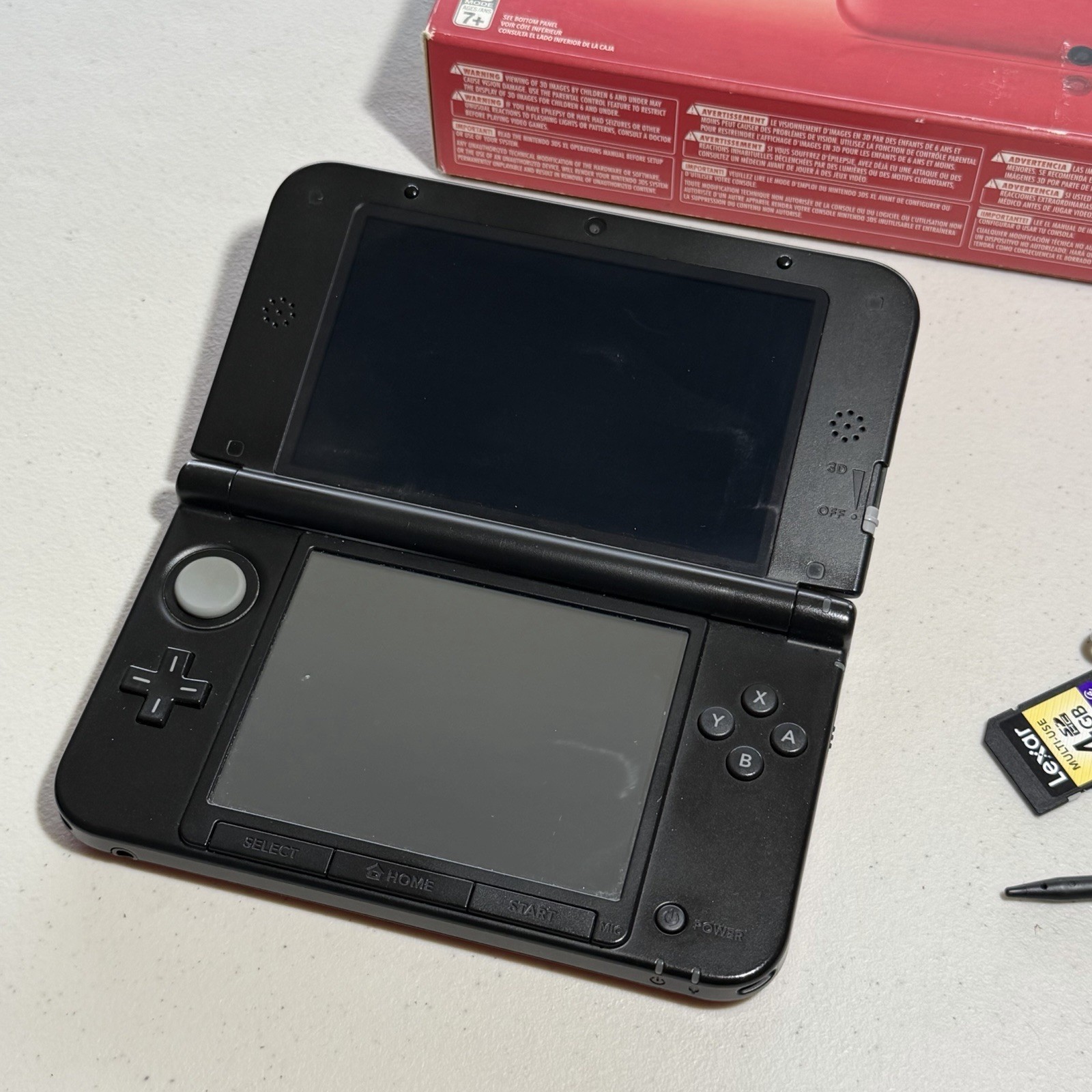 Nintendo 3DS XL Handheld Game Console Complete in Box Red/Black