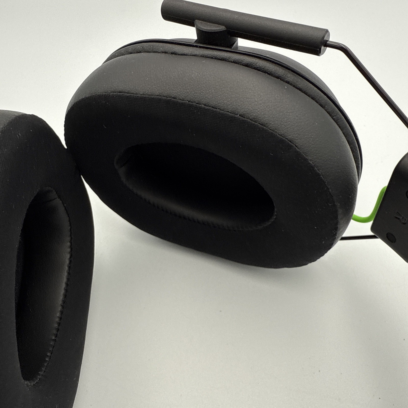 Razer BlackShark V2 Wired Gaming Headset – THX Spatial Audio – Tested Working