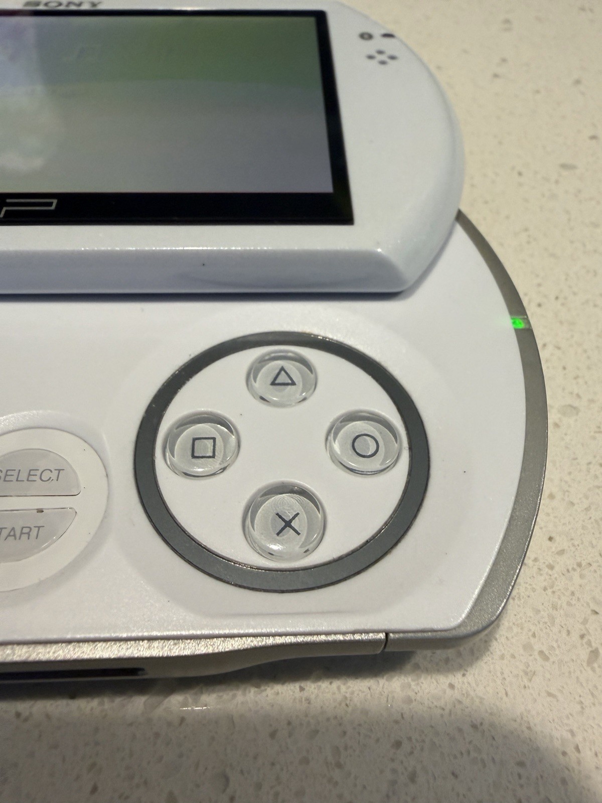 Sony PSP Go White/Silver 16GB Wi-Fi Region Free Handheld w/ AC Adapter