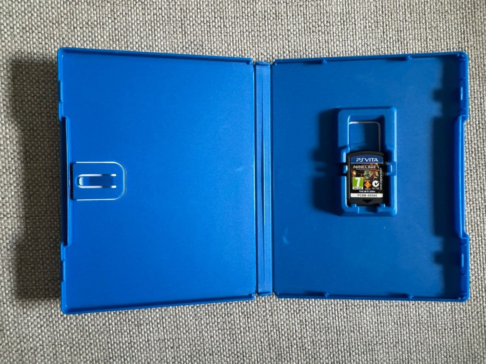 PS VITA MINECRAFT Physical Cart Version Rare REGION FREE (Works On NTSC)