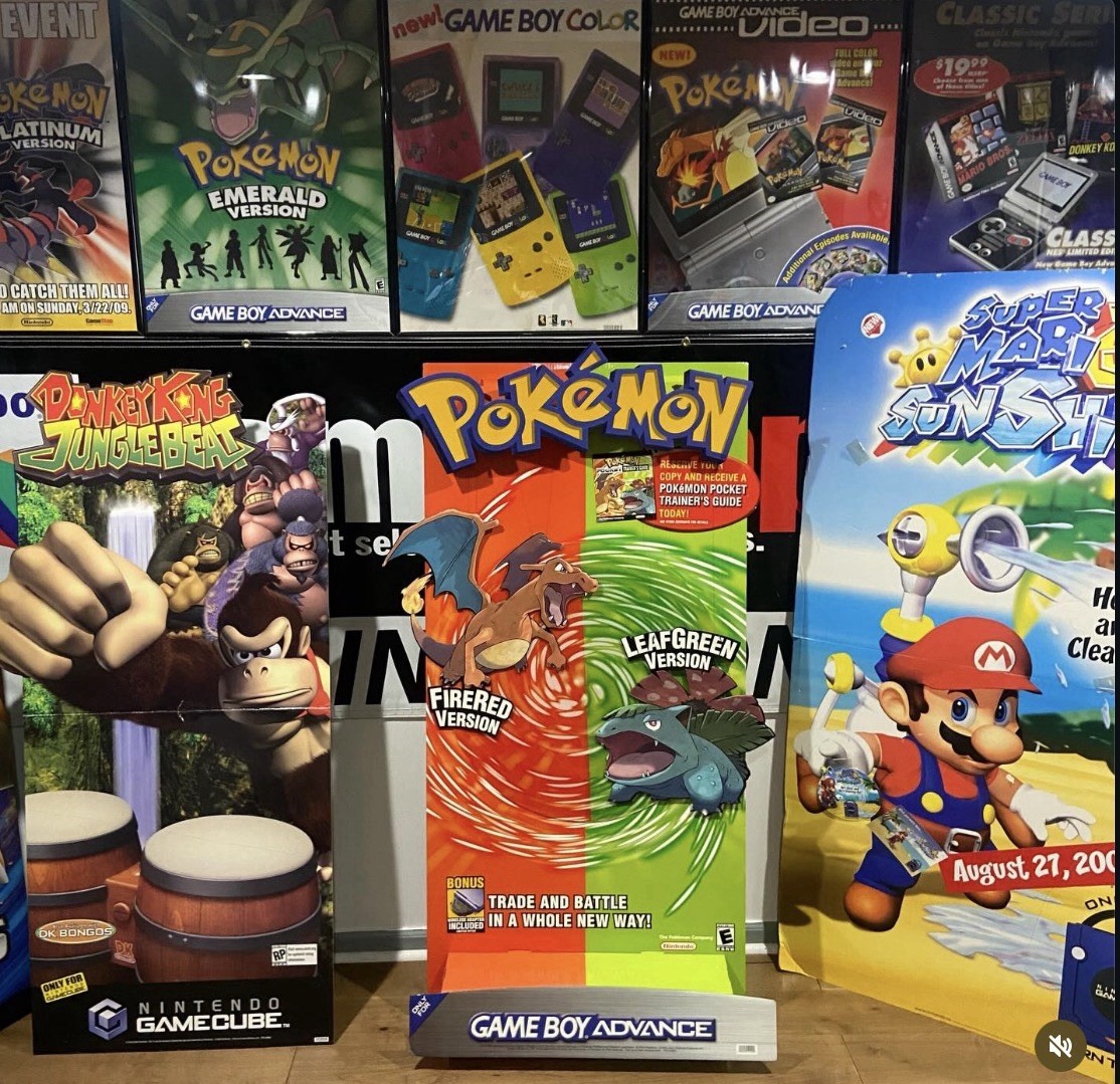 Pokémon Nintendo Leaf Green Fire Red Promo Standee Display Gameboy Advance Store
