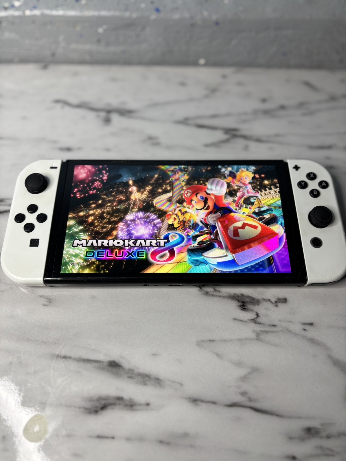 Nintendo Switch OLED HEG-001 Console + 64 GB MicroSD-Read Description