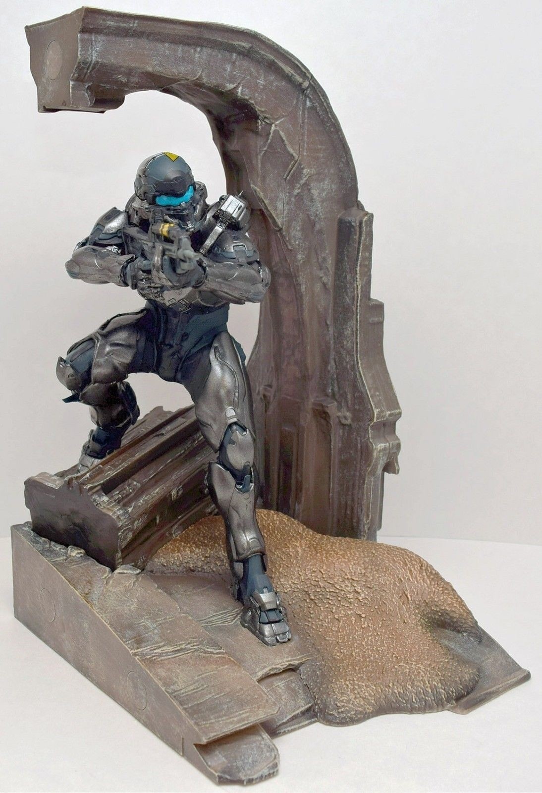Xbox One Halo 5 Guardians Collector’s Master Chief Spartan Locke Statue Figure