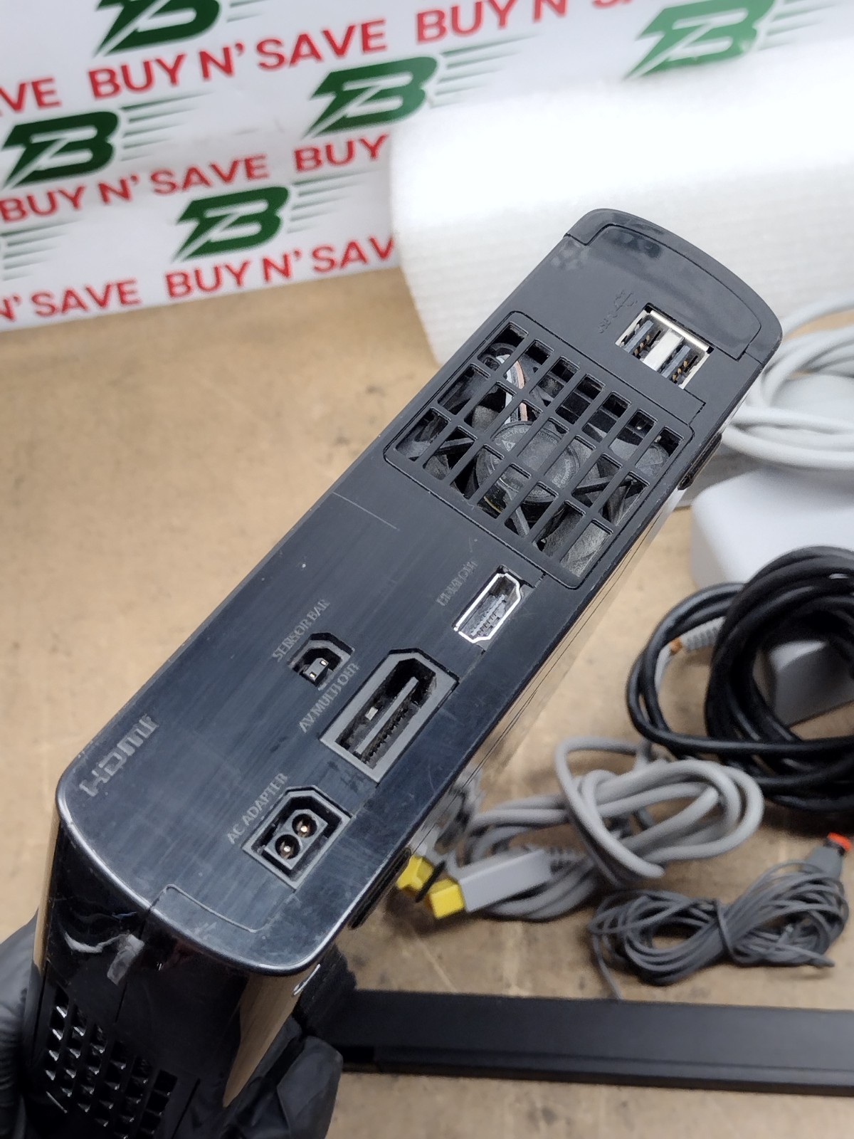 Nintendo Wii U Console WUP-101 & Game Pad WUP-010 Black w/ Cables & Dock – USED
