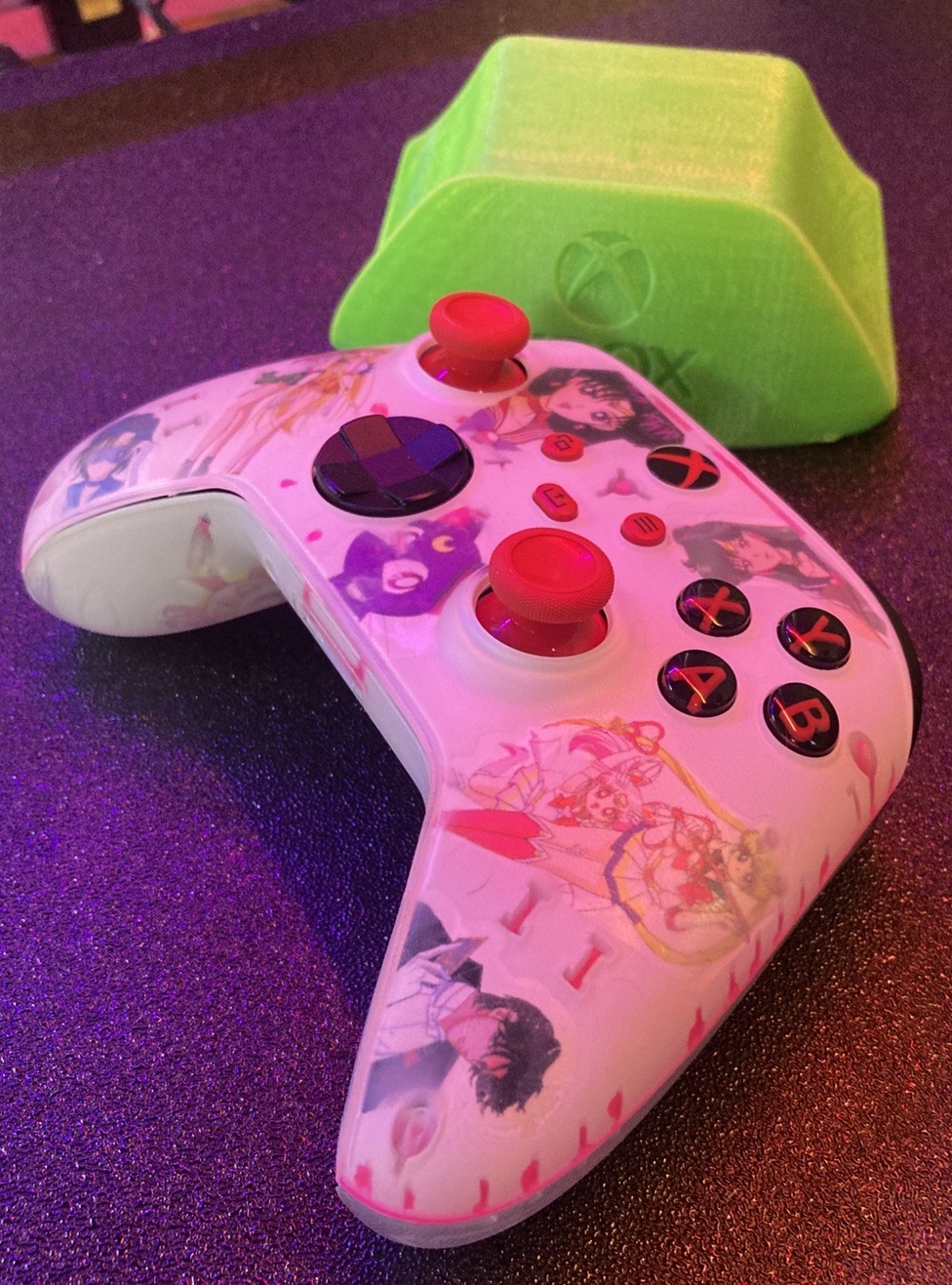 Sailor Moon Themed – Xbox One/X/S/PC Controller (glow in the dark base)