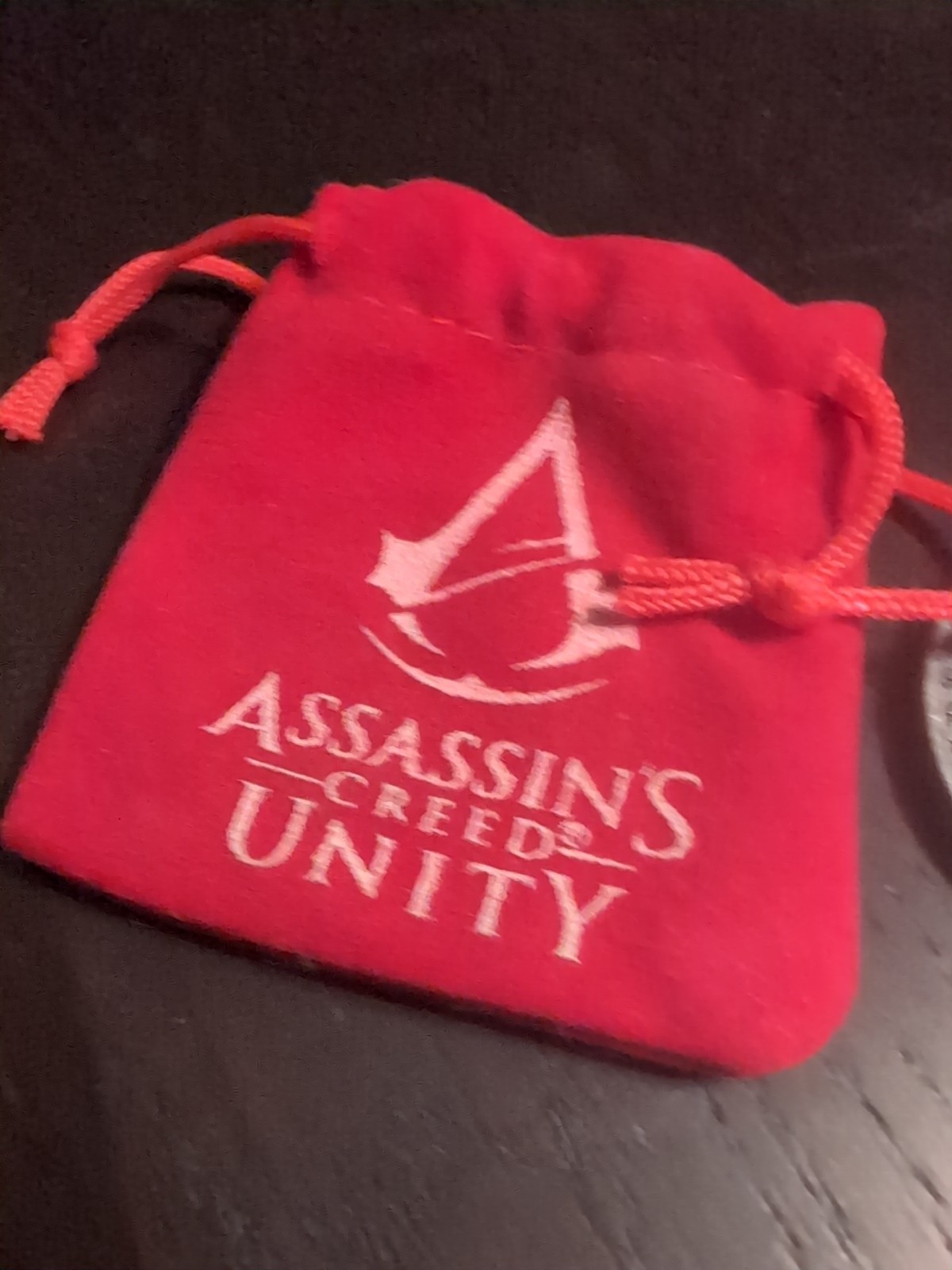 LOOT CRATE EXCLUSIVE Assassin’s Creed Unity Coin Medal Token w/ Velvet Pouch