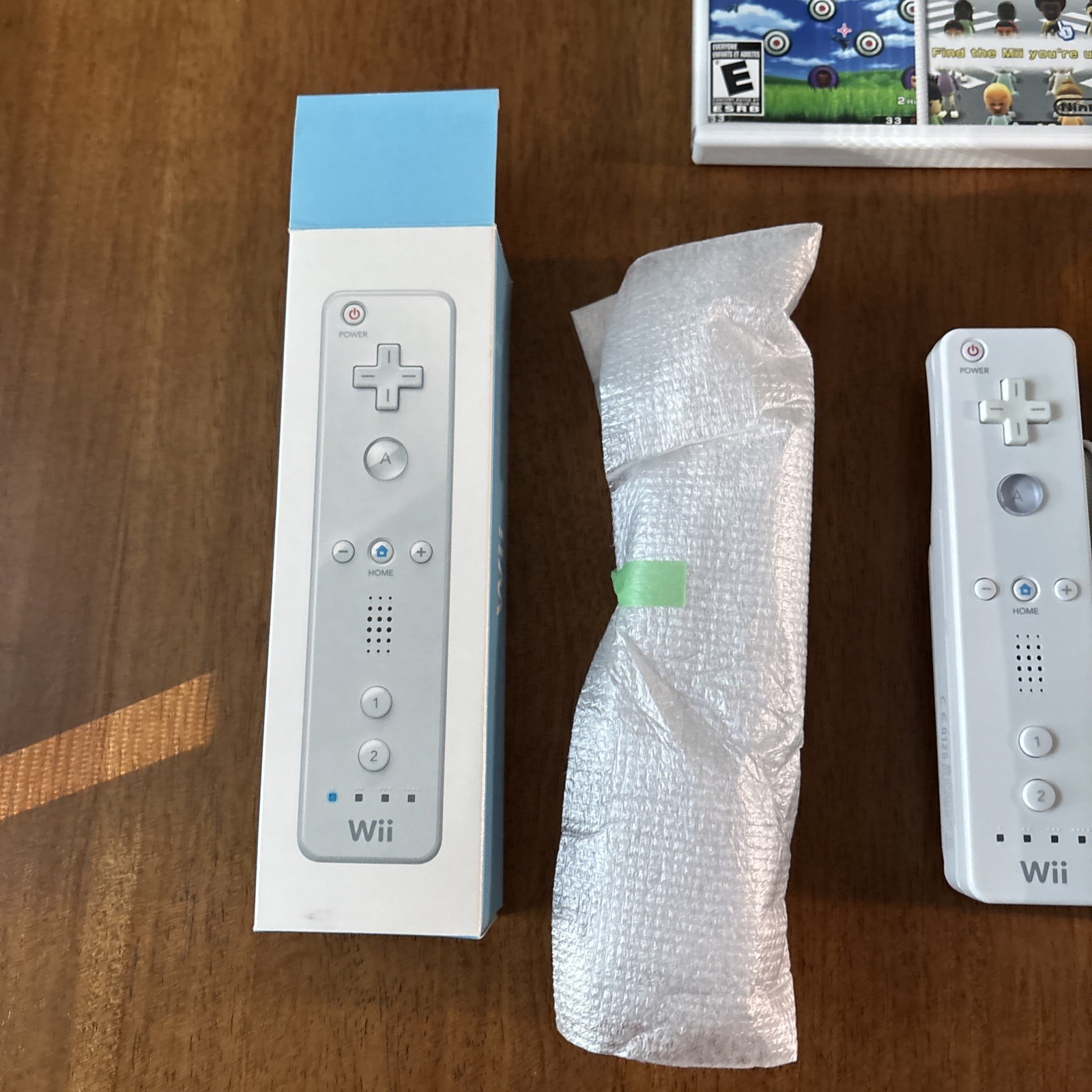 Wii Play with Bonus Wii Remote Nintendo Wii 2007 Mint