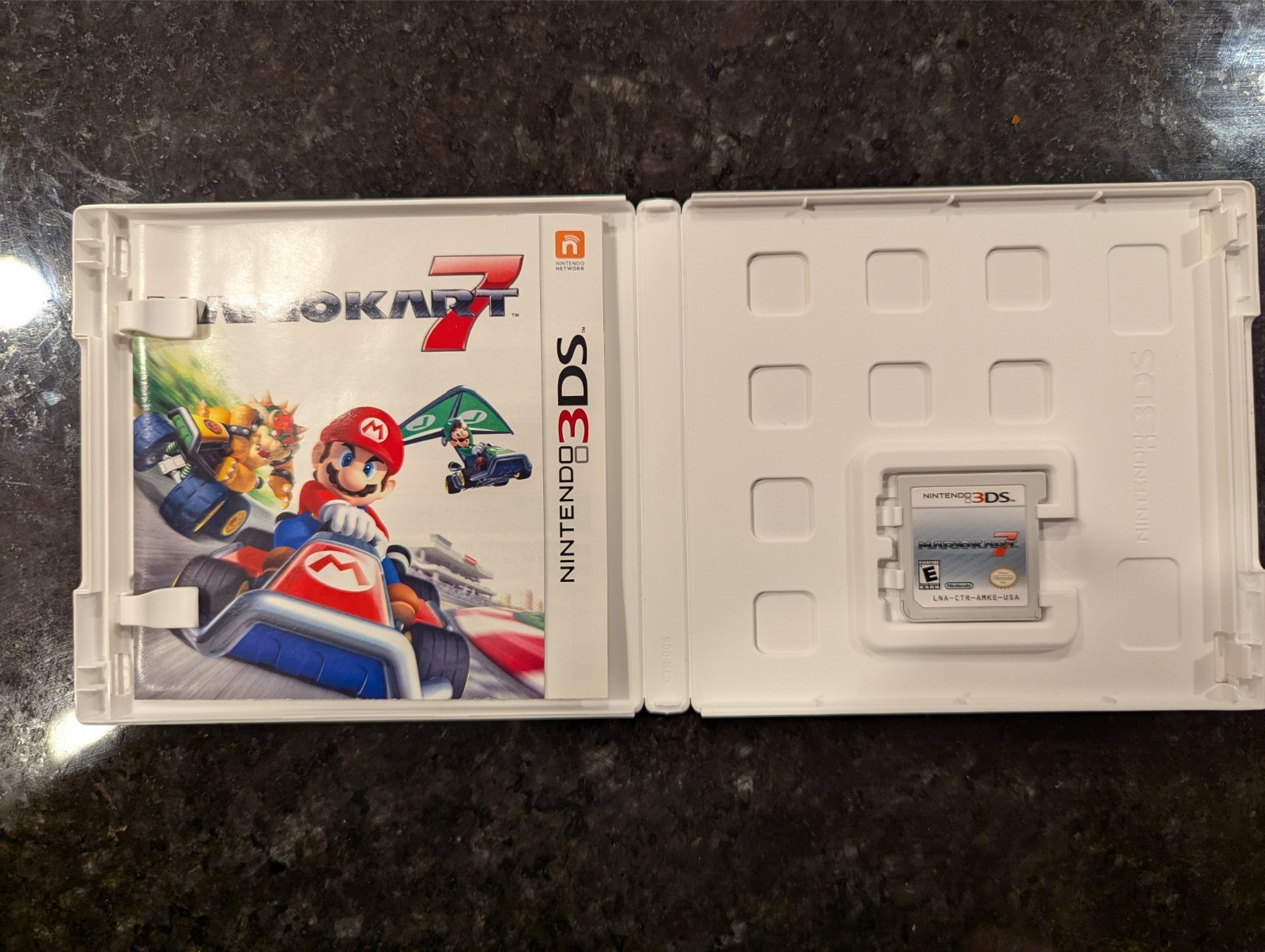 Mario Kart 7 – Nintendo 3DS With Case and Guide Booklet