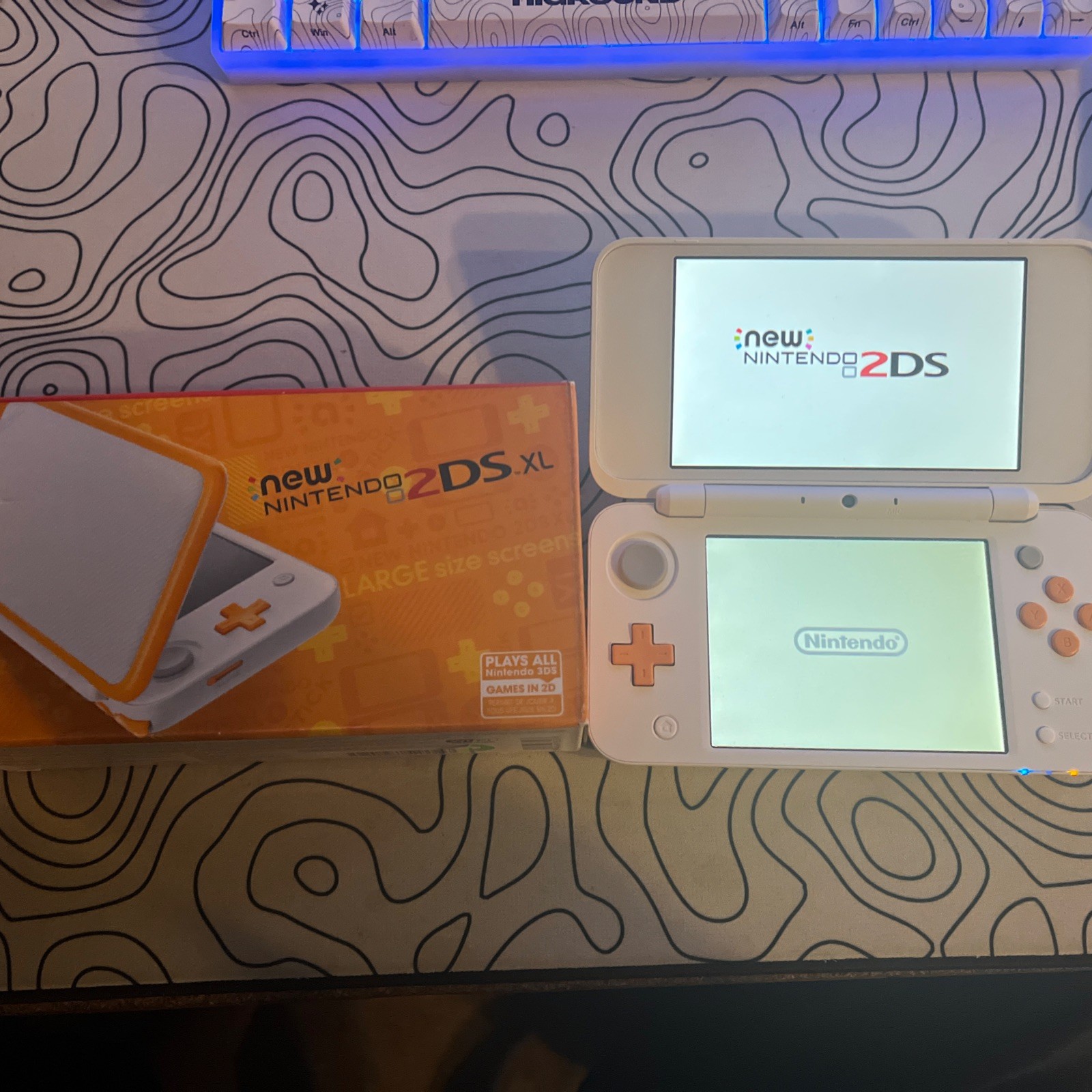 Nintendo 2DS XL White/Orange Cib With 4 Pokémon Games Sun Ultrasun Omega Ruby X