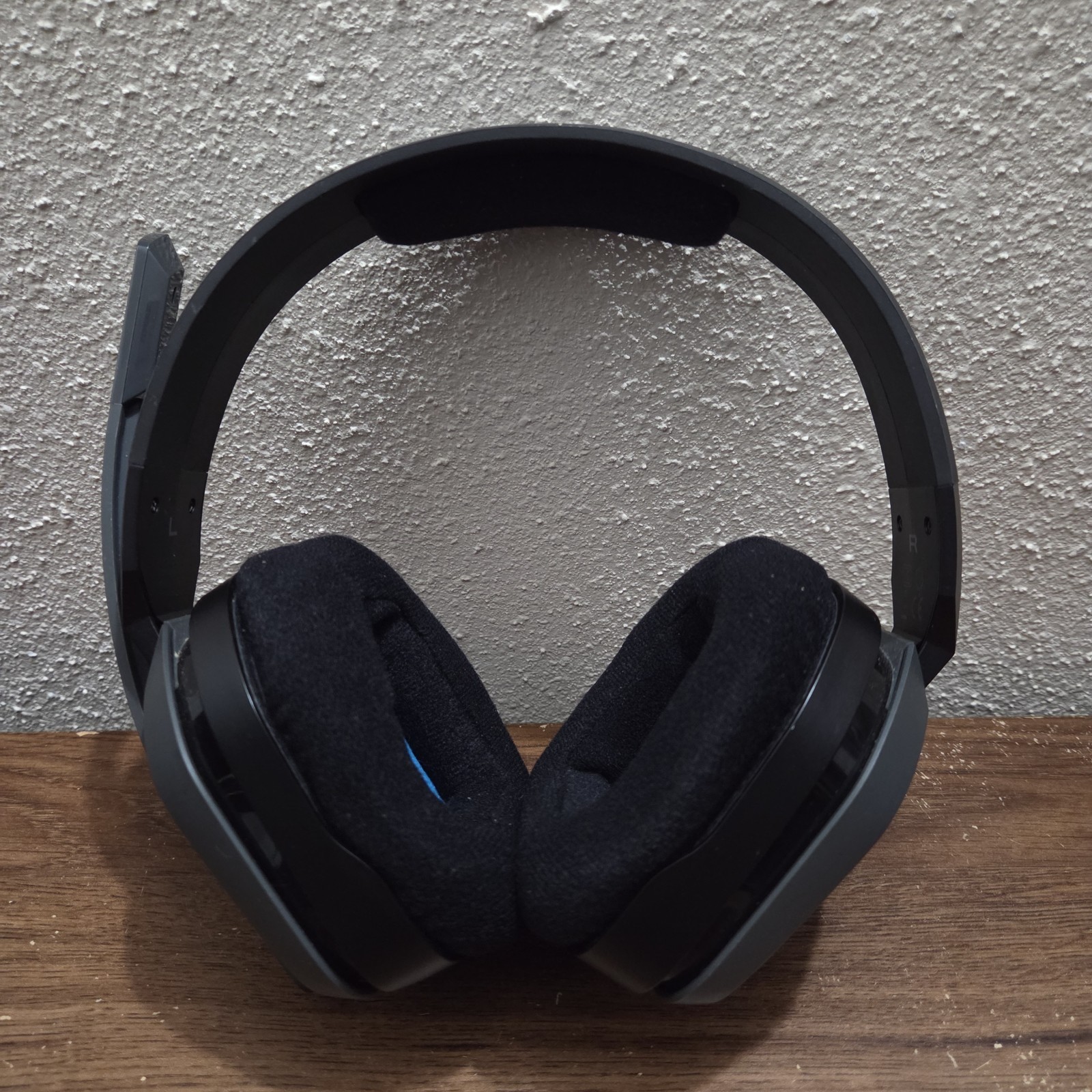 ASTRO A10 Wired Gaming Headset for Playstation, Xbox, PC, and Mobile (Blue) USED