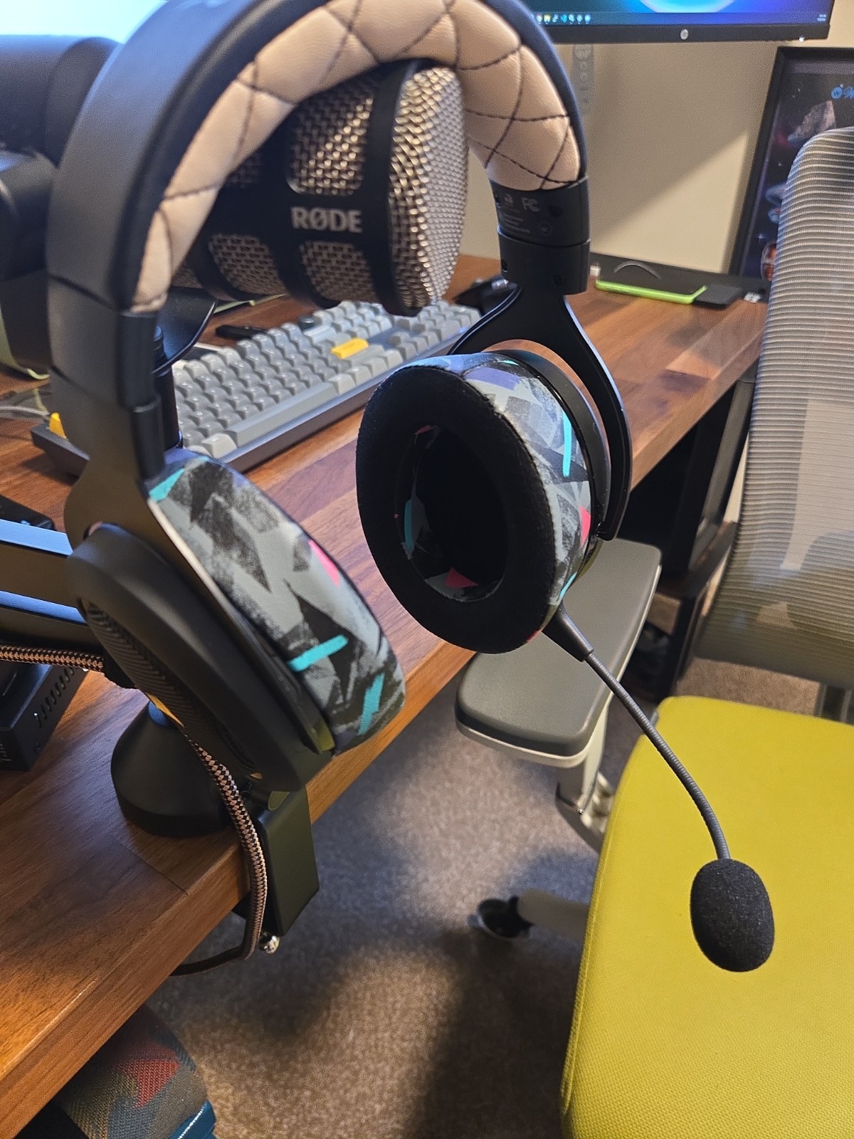 Corsair HS70 Pro Wireless Gaming Headset (With USB Dongle)