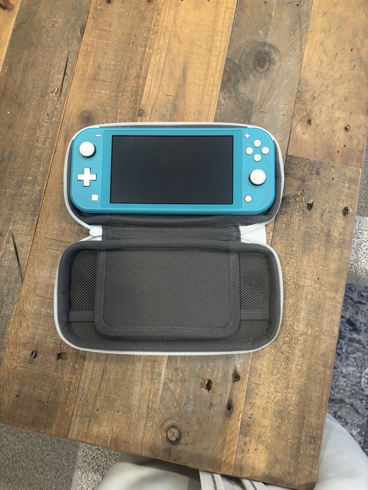 Nintendo Switch Lite Blue 32GB w/ White Carry Case 720p HDH-001