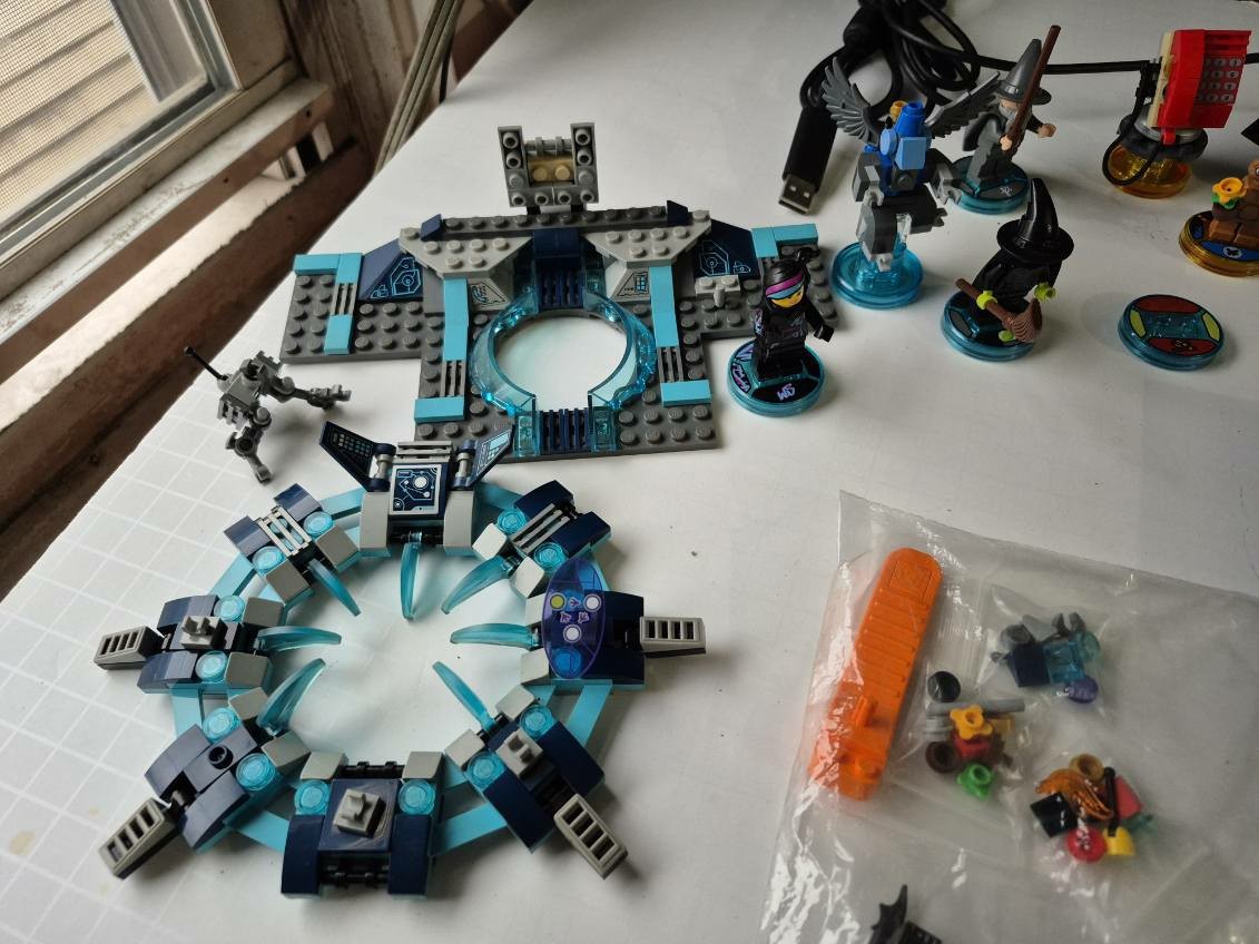 LEGO Dimensions Portal USB Powered Light-Up with Batman & Accessories