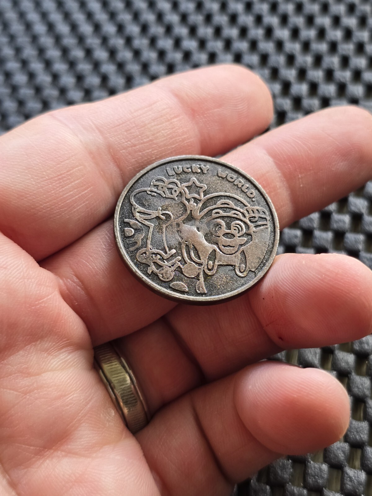 Super Mario Lucky World Coin Medal Nintendo Gachapon Rare Promo SNES GB [Lakitu]