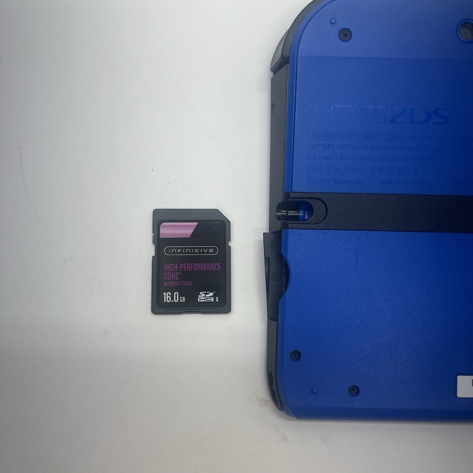 Nintendo 2DS Blue Handheld System Console W Case & Animal Crossing NL & WW