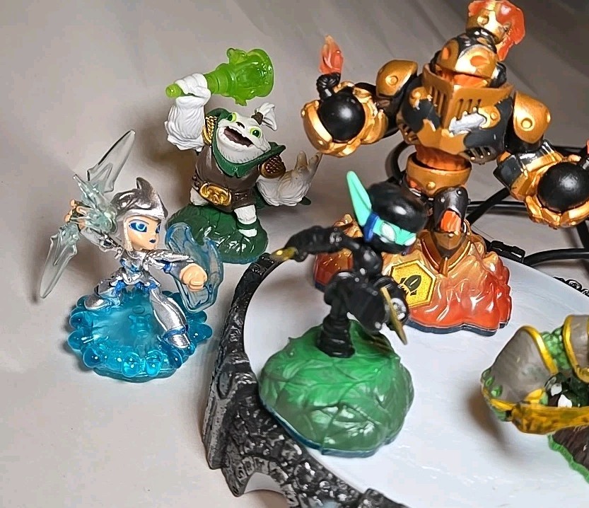 Activision 2013 Skylanders Swap Force Lot Of 7 and Portal