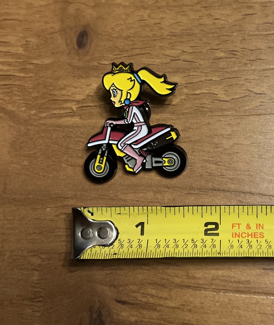 Official Nintendo Mario Kart Racer Pin Series 2 Peach Very Good Condition
