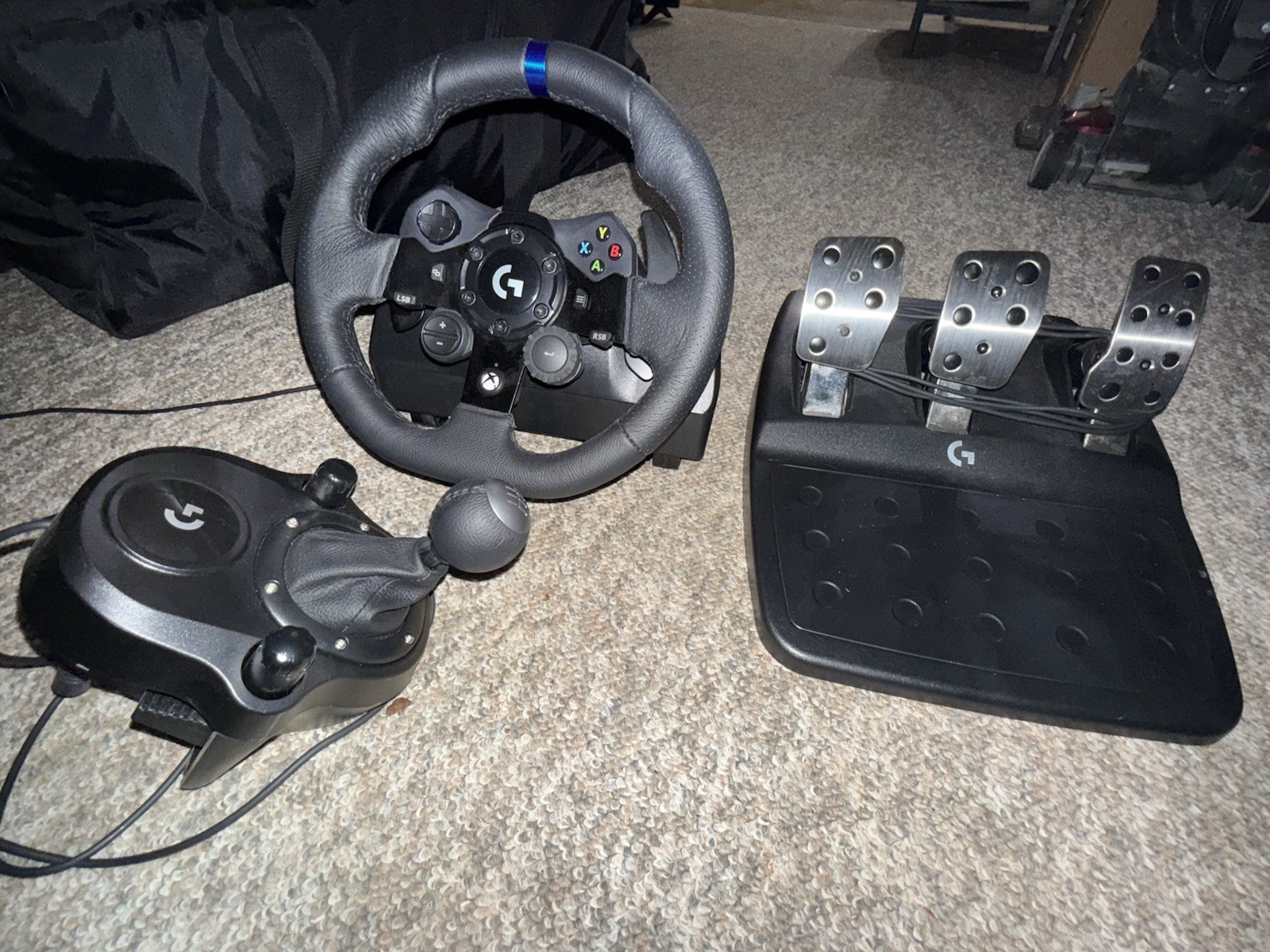 Logitech G923 Driving Force Racing Wheel w/ Pedals & Gear Shifter for Xbox / PC