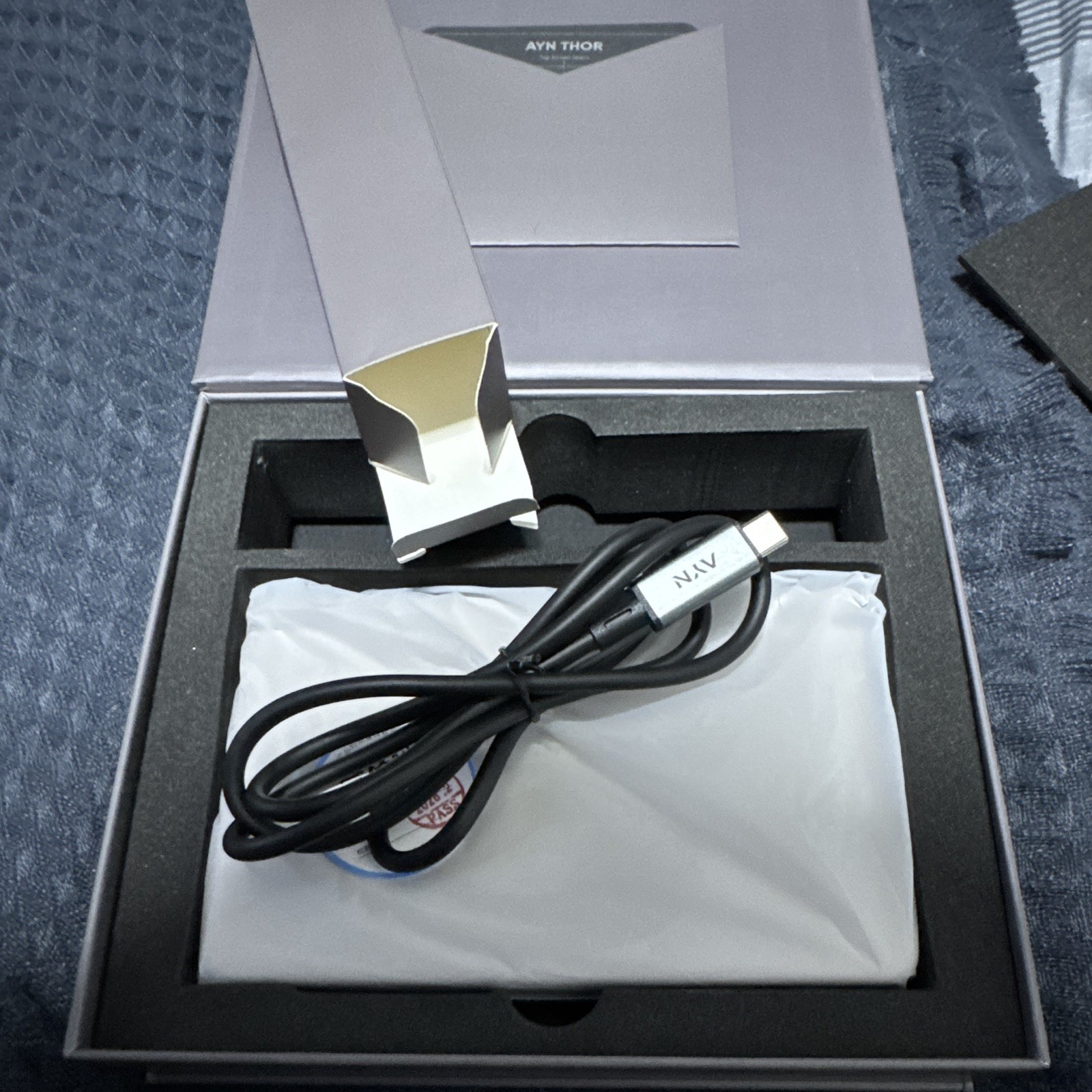 AYN Thor Pro 12 256GB Rainbow – Used/Openbox