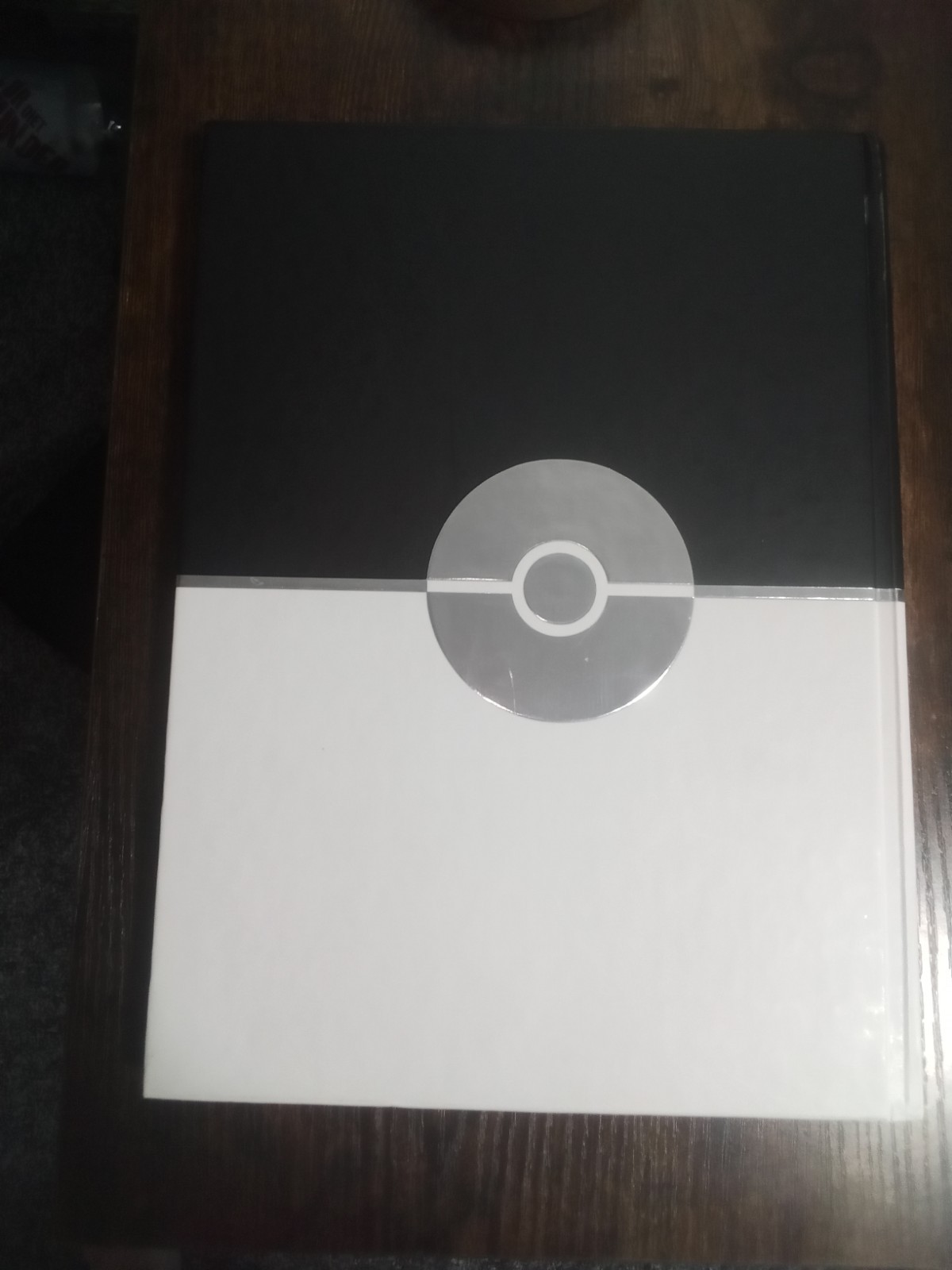 Pokémon Black & White Collector’s Edition Strategy Guide + Unova Pokédex