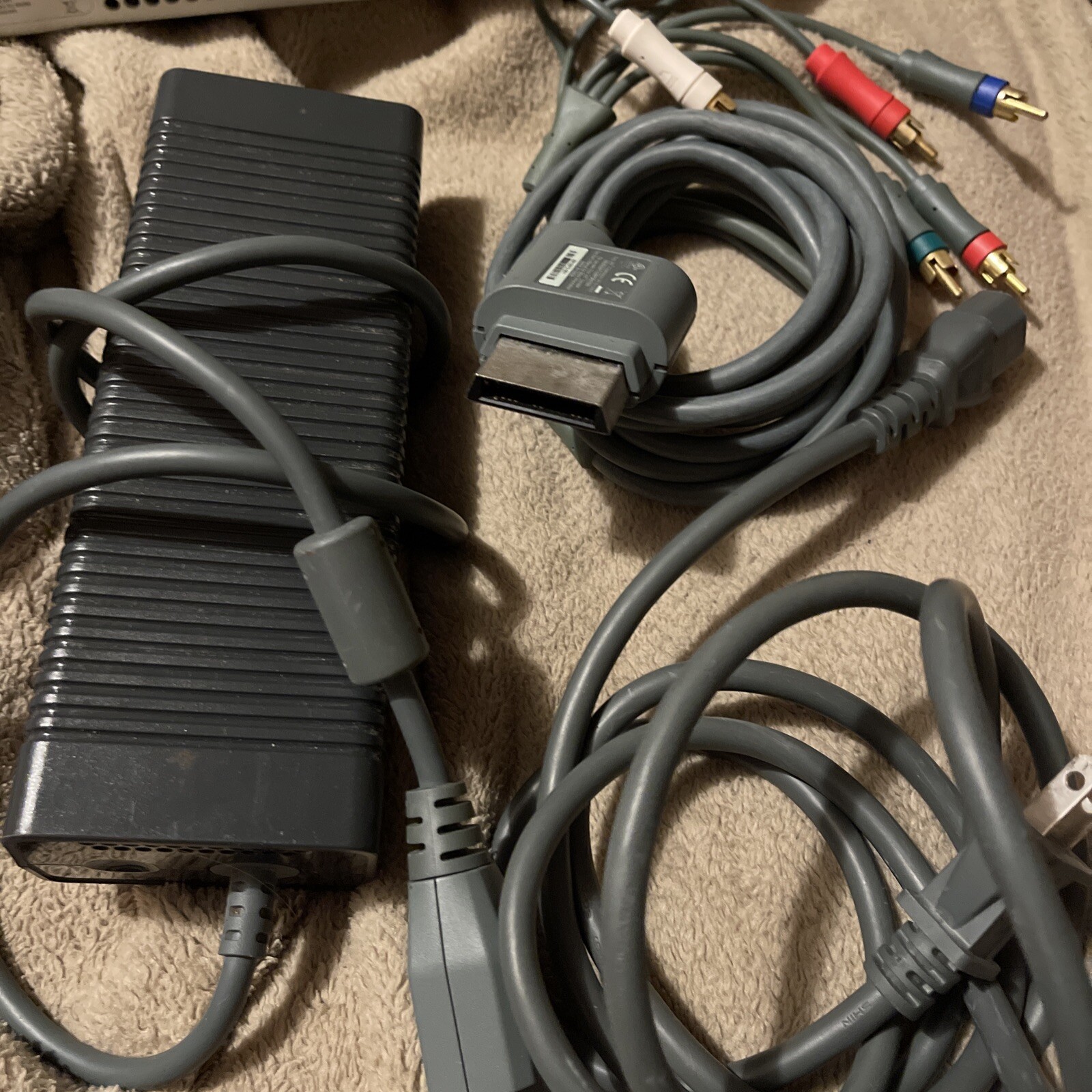 Microsoft Xbox 360 Console Bundle Not Sure If It’s Broken. Needs Work.