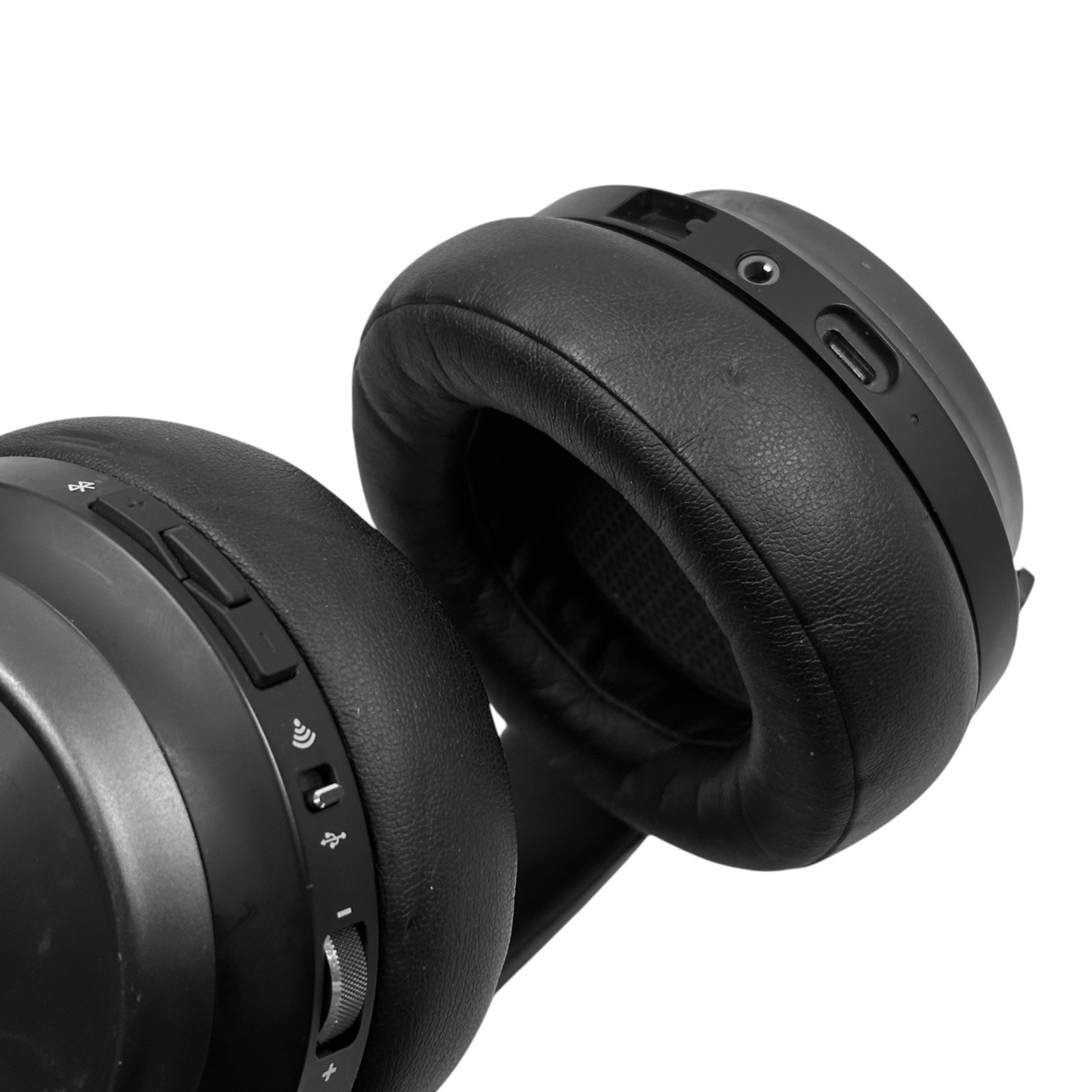 Corsair Virtuoso RGB Wireless Gaming Headset (HEADSET ONLY/READ)